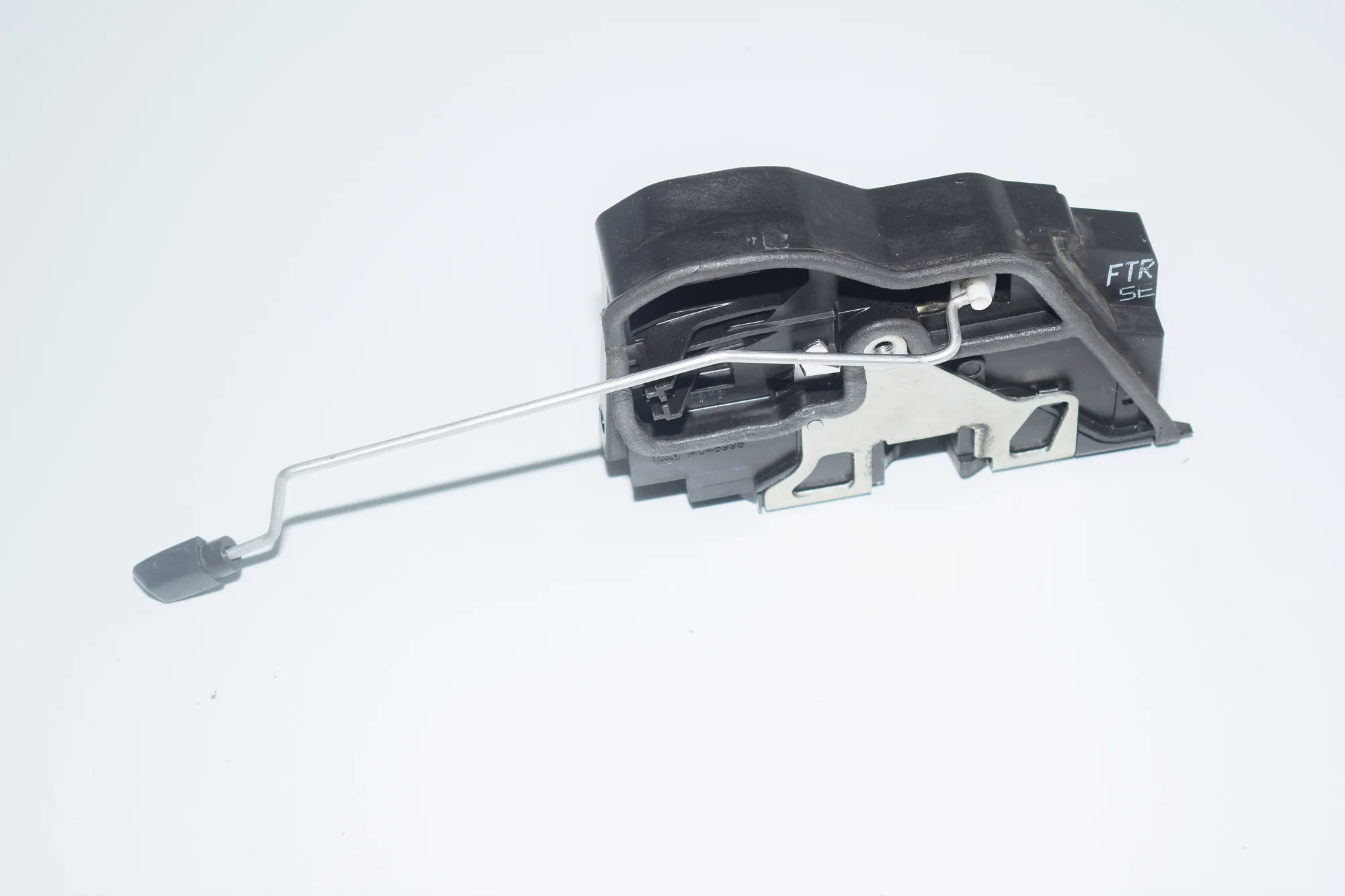 Front Right Door Lock – OEM 7202144 · BMW X3 (E83) xDrive 20 d 2008 – 2