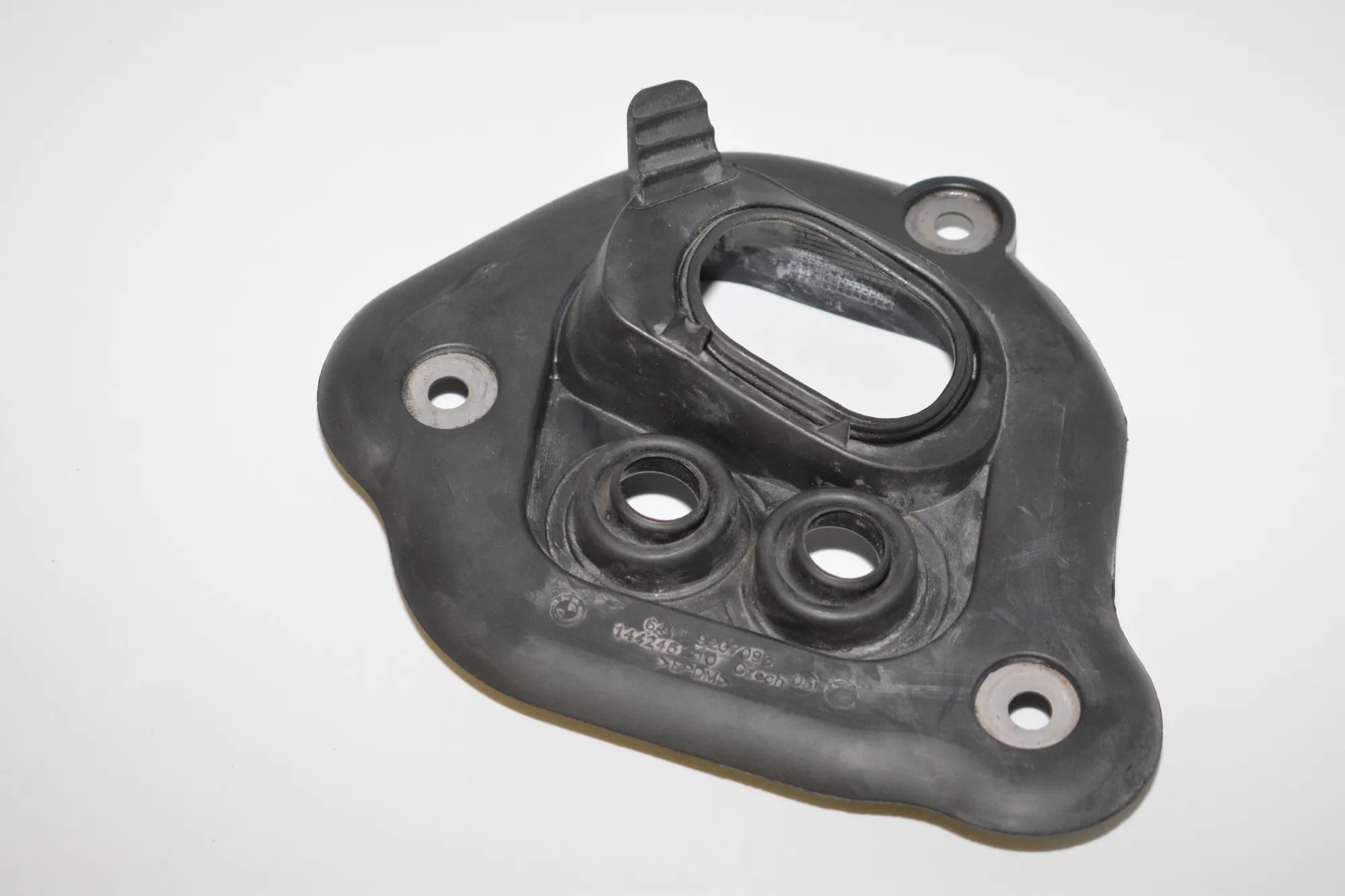 Other Engine Compartment Parts – OEM 9207093 · BMW 3 (F30, F80) 328 i 2012 – 2