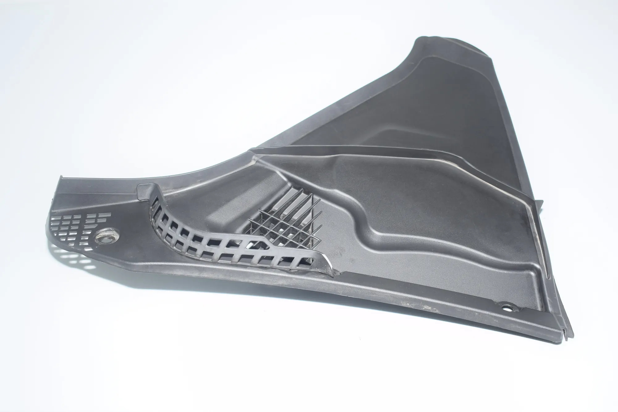 Front Wiper Cowl Trim – OEM 6987605 · BMW 5 Touring (F11) 530 d 2013 – 2
