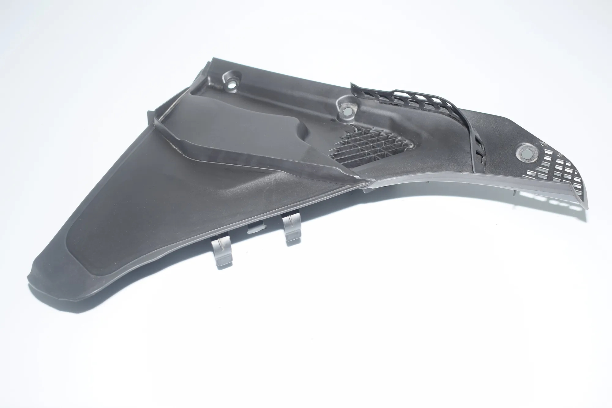Front Wiper Cowl Trim – OEM 6987605 · BMW 5 Touring (F11) 530 d 2013
