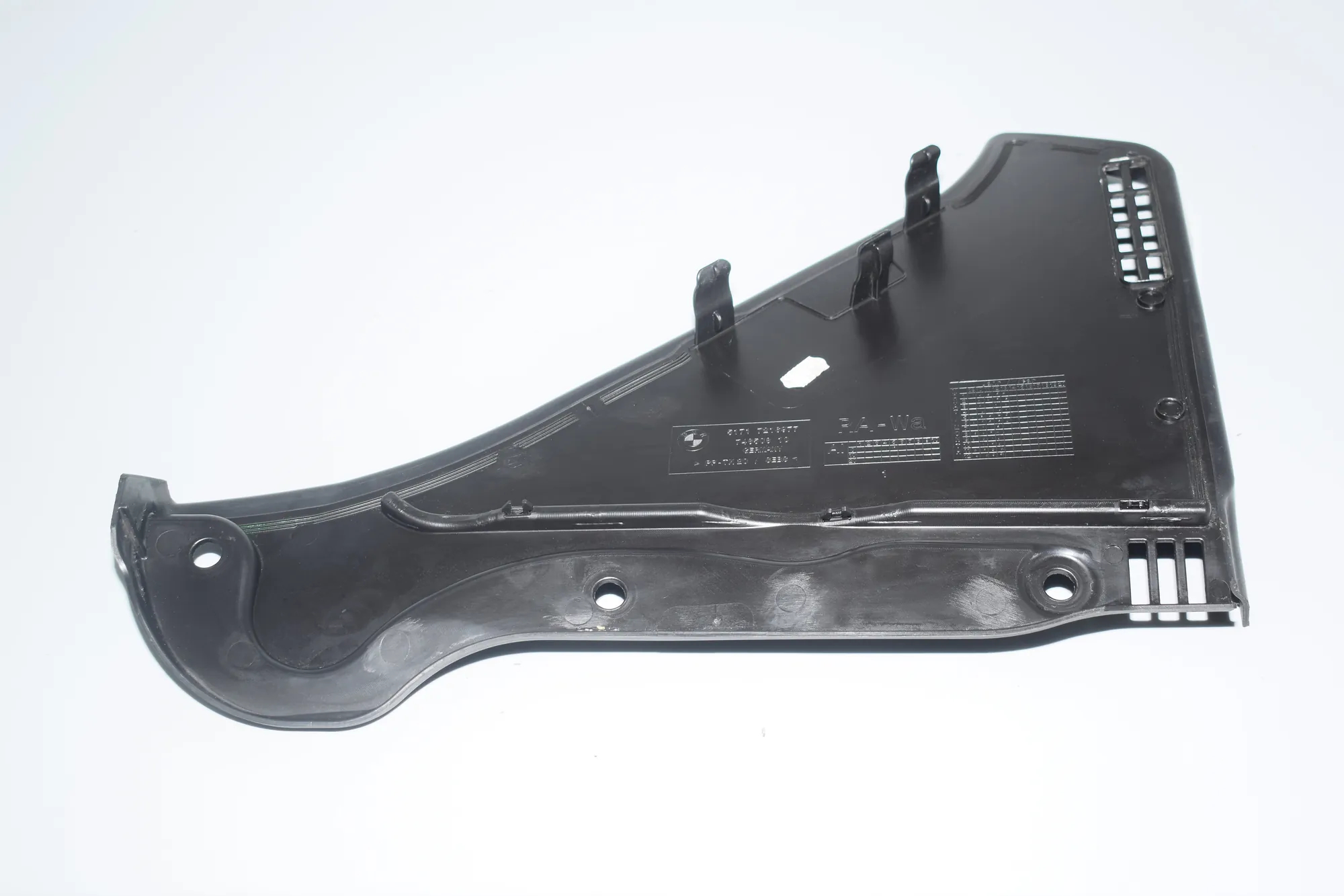 Front Wiper Cowl Trim – OEM 7216977 · BMW 5 Touring (F11) 530 d 2013 – 3