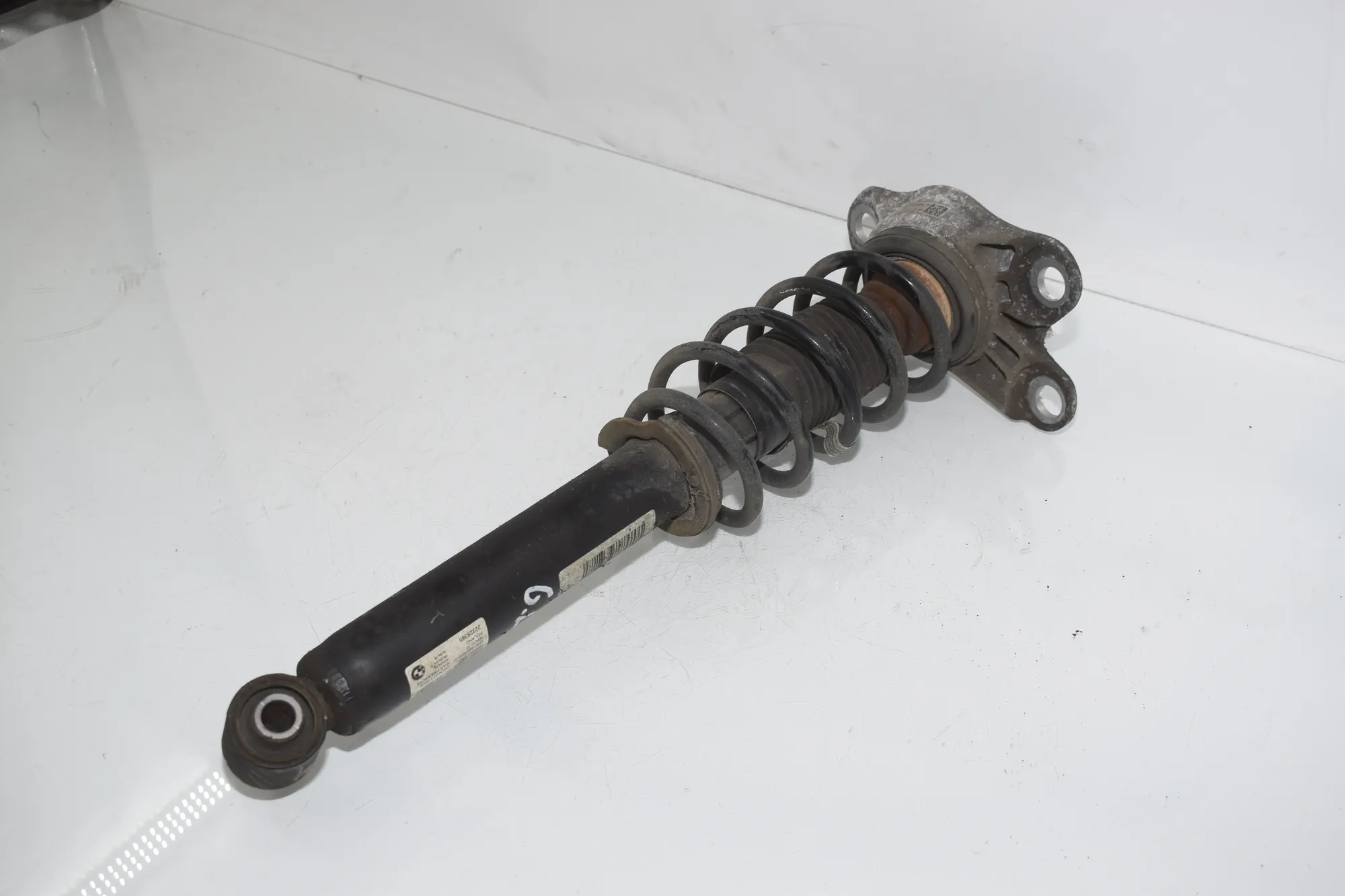 Rear Right Shock Absorber – OEM 6887655 · BMW i3 (I01) s Range Extender 2019 – 2