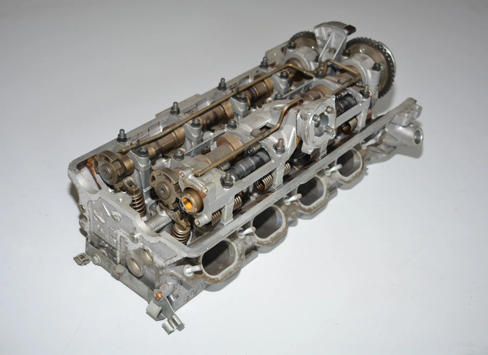 Right Side Engine Head – OEM 7506172 · BMW 7 (E65, E66, E67) 750 i, Li 2005 – 4