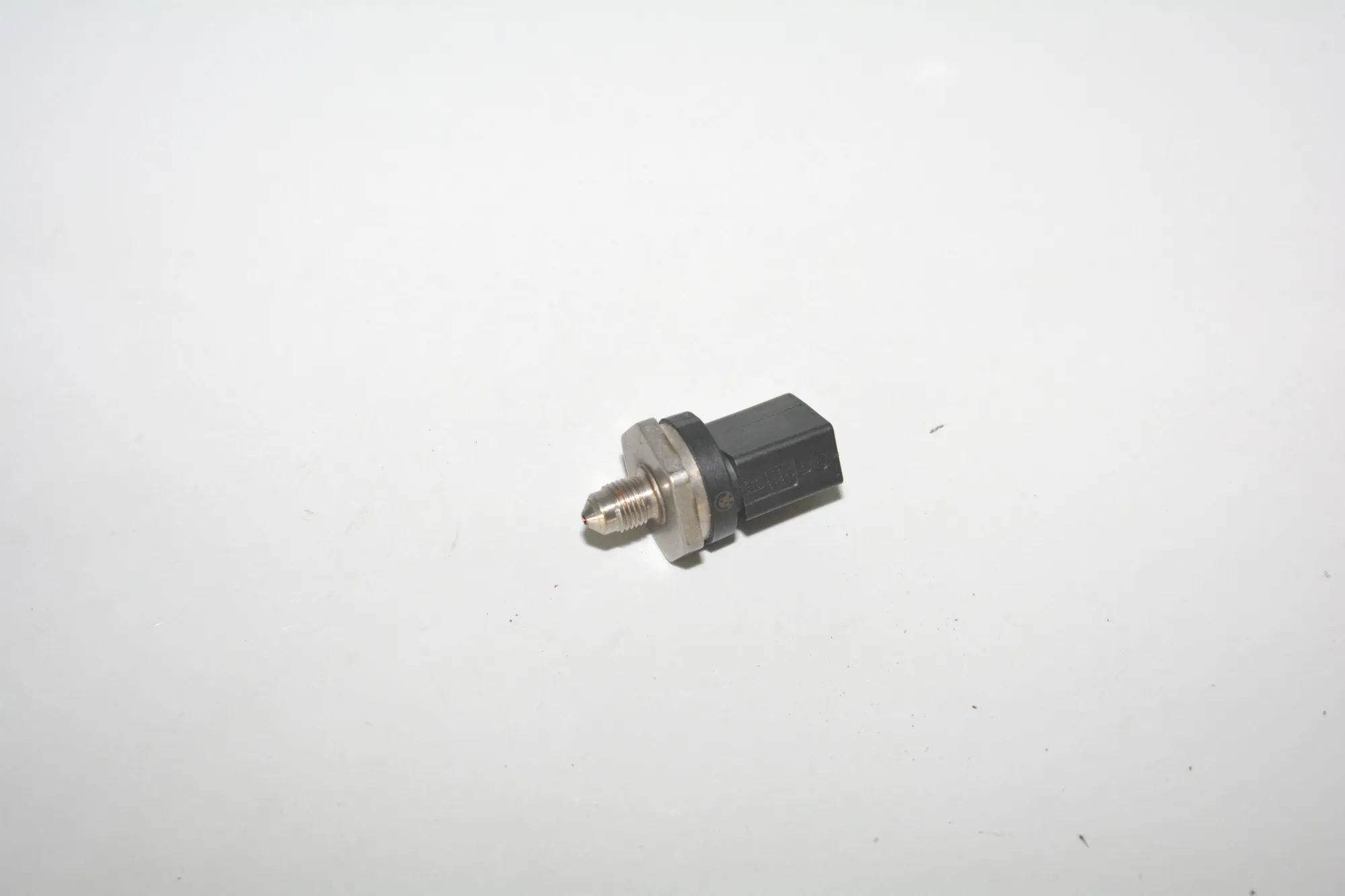 Fuel Rail Pressure Sensor – OEM 0261545072 · BMW 3 (F30, F80) 328 i xDrive 2013