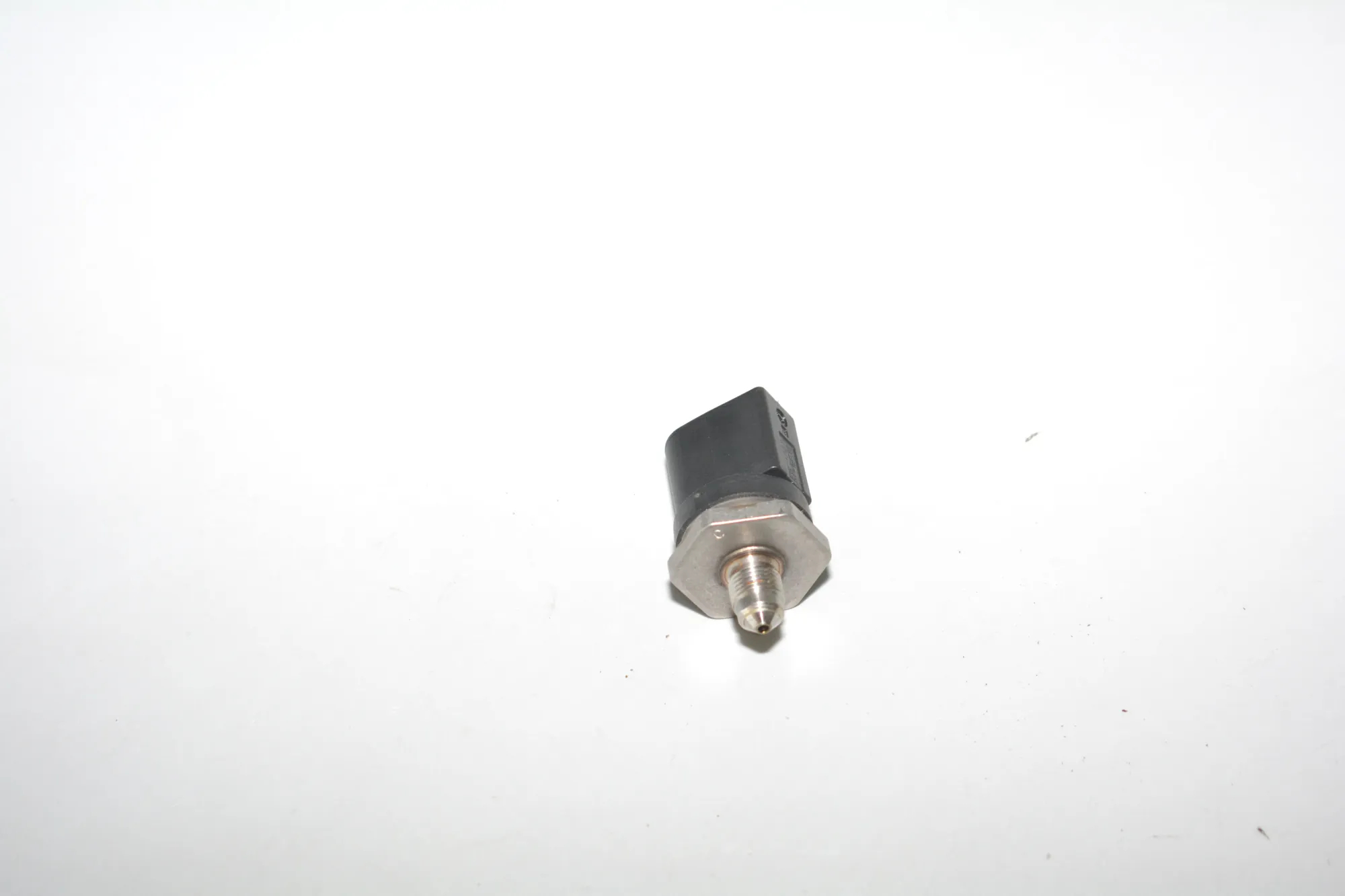 Fuel Rail Pressure Sensor – OEM 0261545072 · BMW 3 (F30, F80) 328 i xDrive 2013 – 3