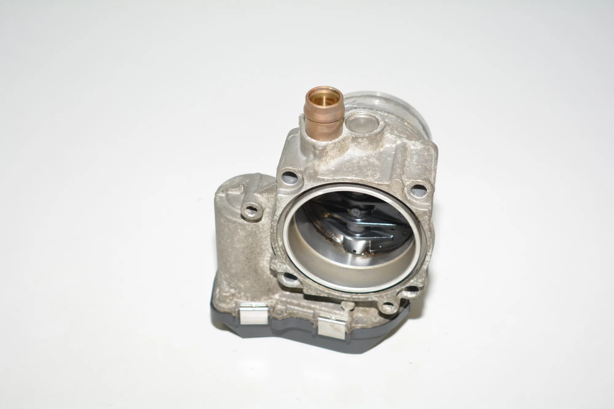 Throttle Body – OEM 7588625 · BMW 3 (F30, F80) 328 i xDrive 2013 – 4