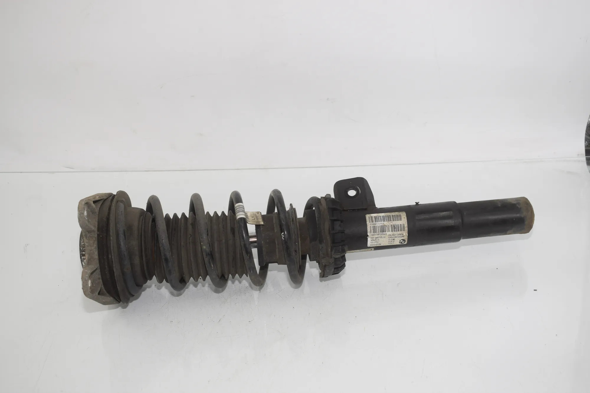 Front Left Shock Absorber – OEM 6887105 · BMW i3 (I01) s Range Extender 2019