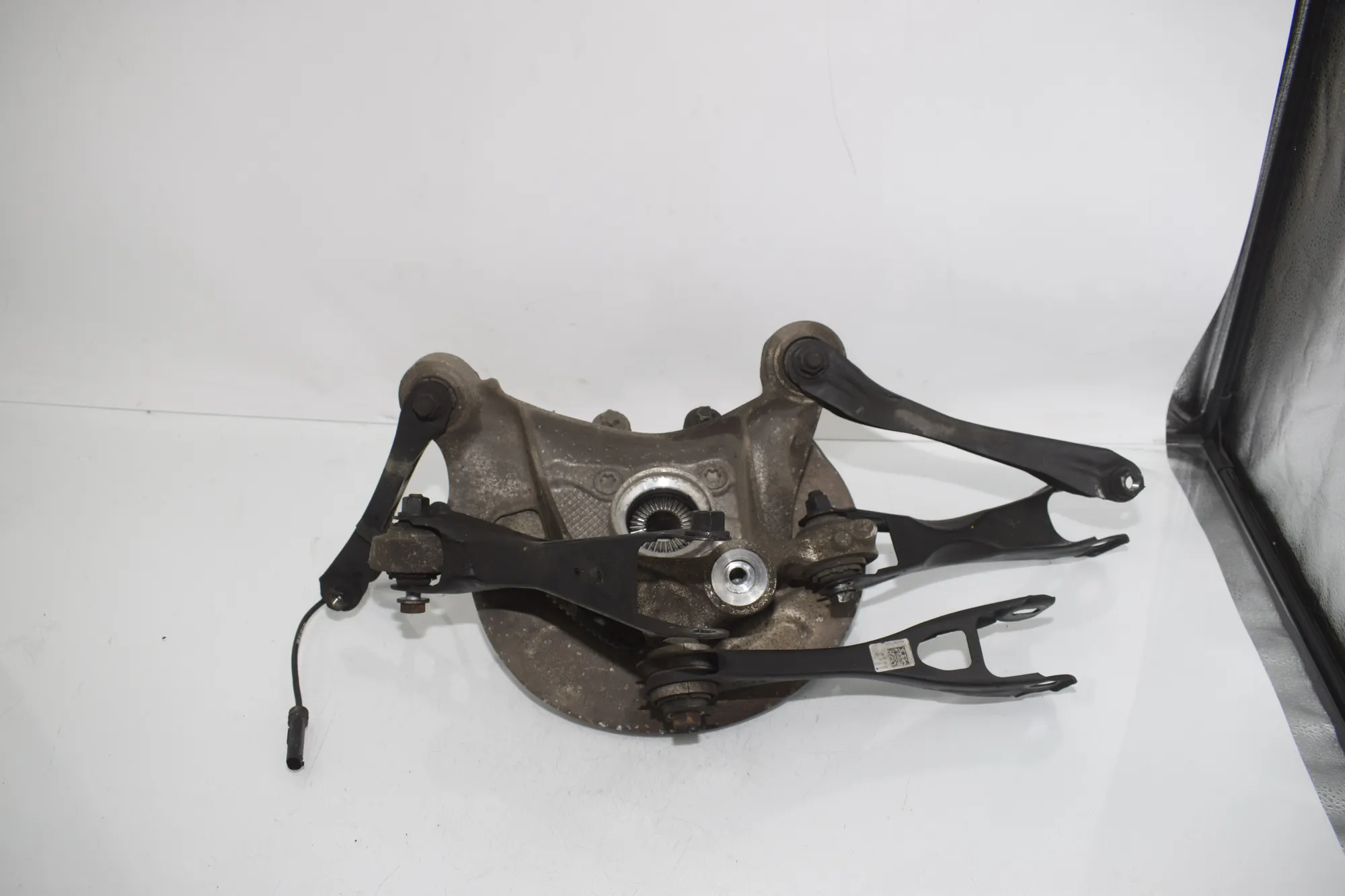 Rear Left Wheel Hub Spindle – OEM 6863444 · BMW i3 (I01) s Range Extender 2019 – 2