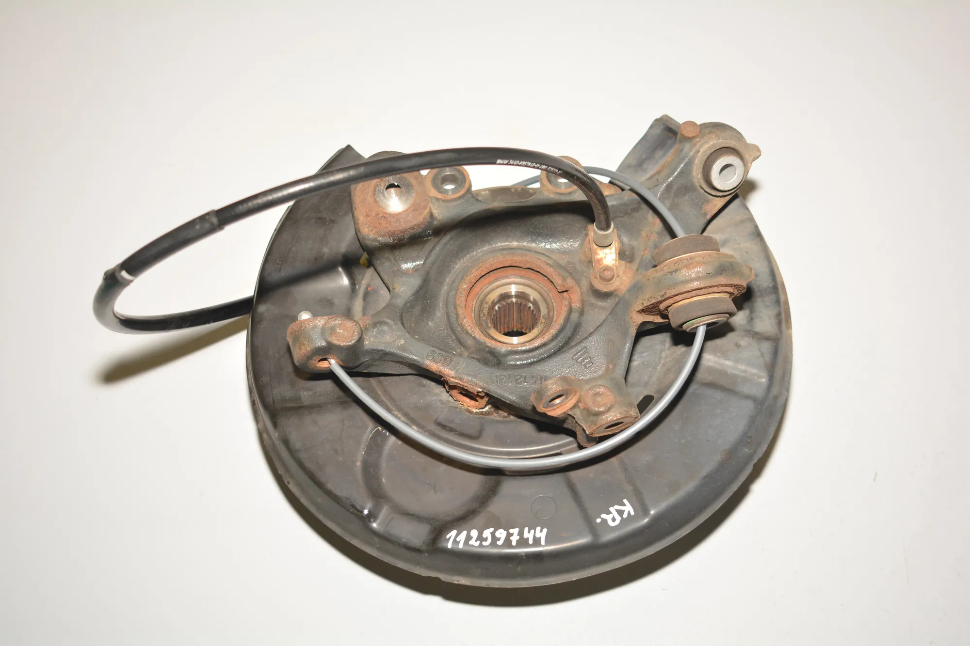 Rear Left Wheel Hub Spindle – OEM 6857640 · BMW 3 (F30, F80) 328 i xDrive 2013 – 5