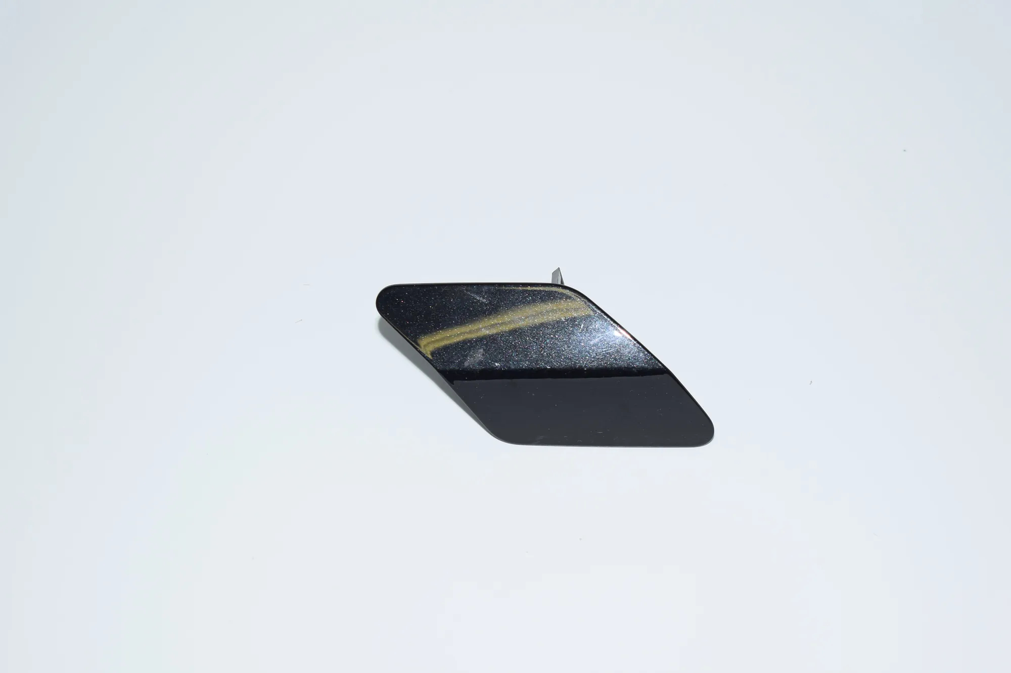 Right Side Headlight Washer Cover Cap – OEM 7319798 · BMW X6 (F16, F86) BMW X6 (F16, F86) xDrive 30 d 2015