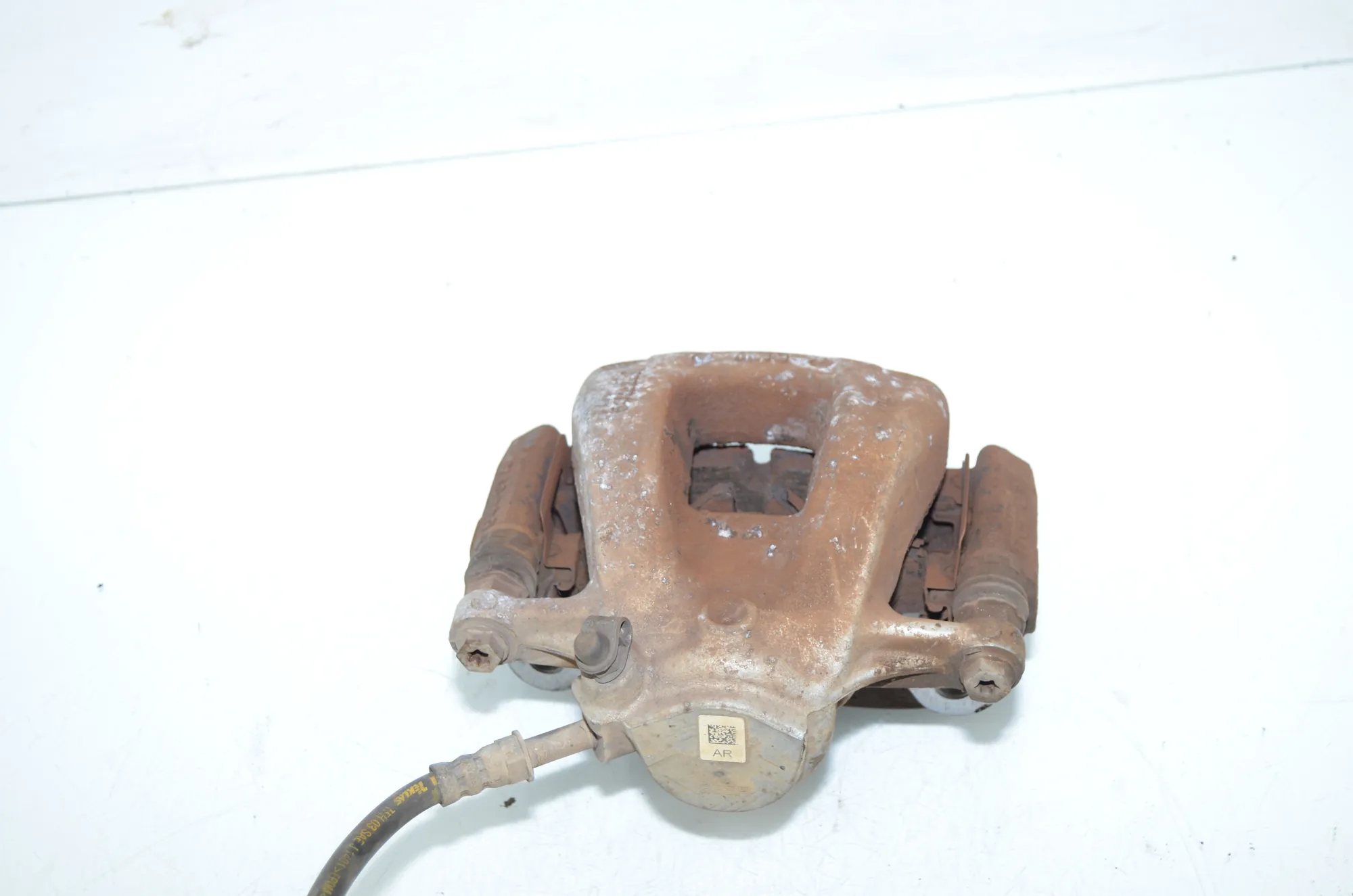 Front Right Brake Caliper – OEM 6860270 · BMW i3 (I01) s Range Extender 2019 – 2