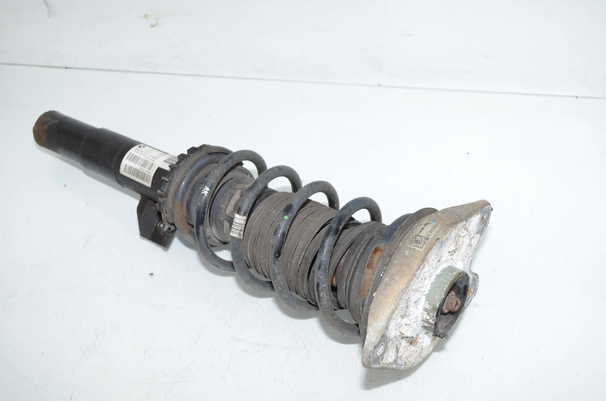 Front Right Shock Absorber – OEM 6887106 · BMW i3 (I01) s Range Extender 2019 – 3