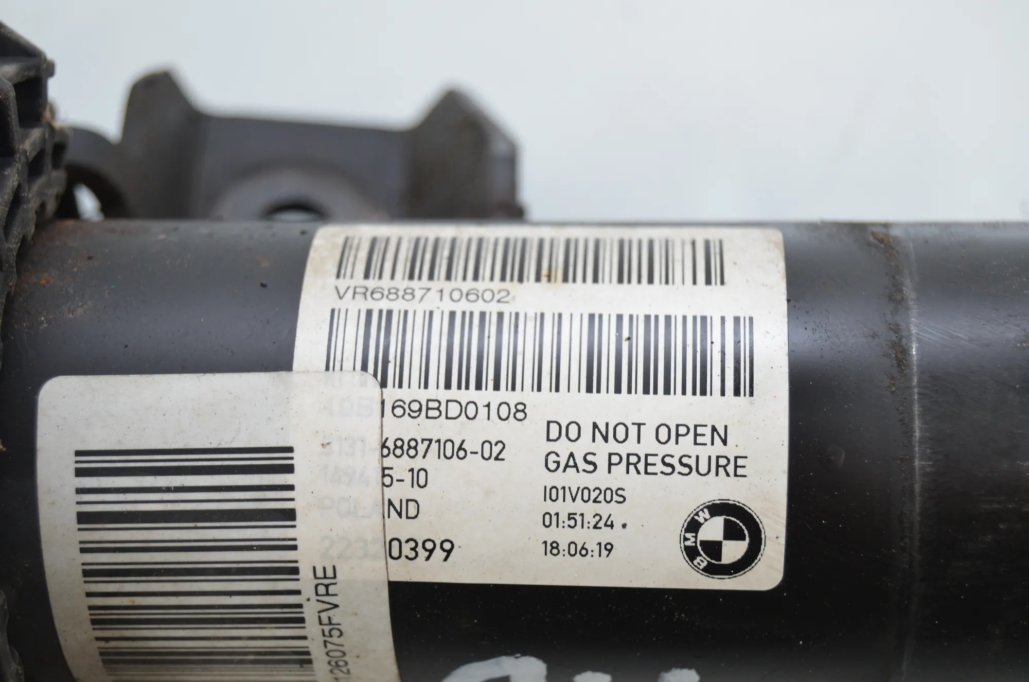Front Right Shock Absorber – OEM 6887106 · BMW i3 (I01) s Range Extender 2019 – 4