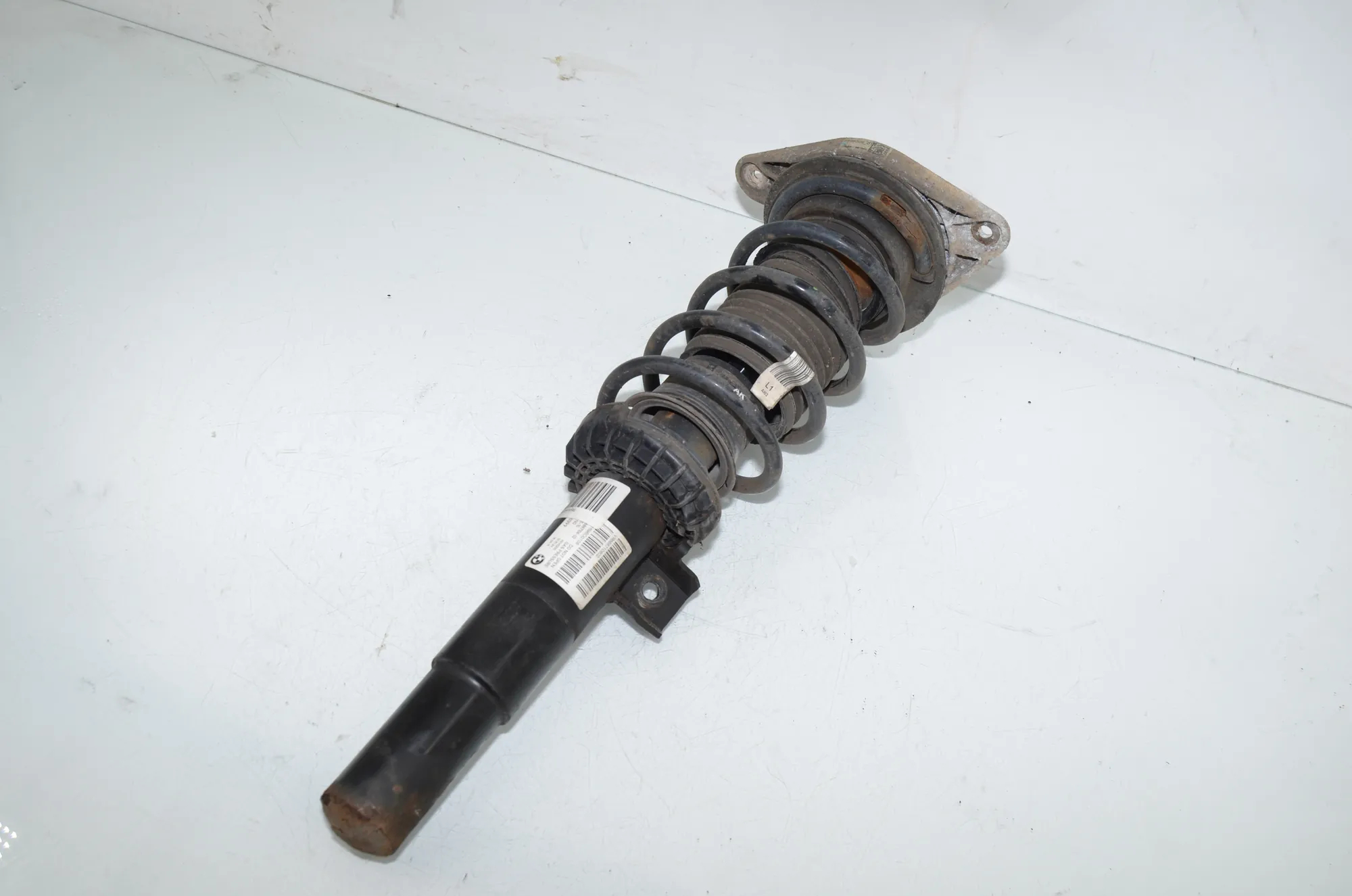 Front Right Shock Absorber – OEM 6887106 · BMW i3 (I01) s Range Extender 2019 – 2
