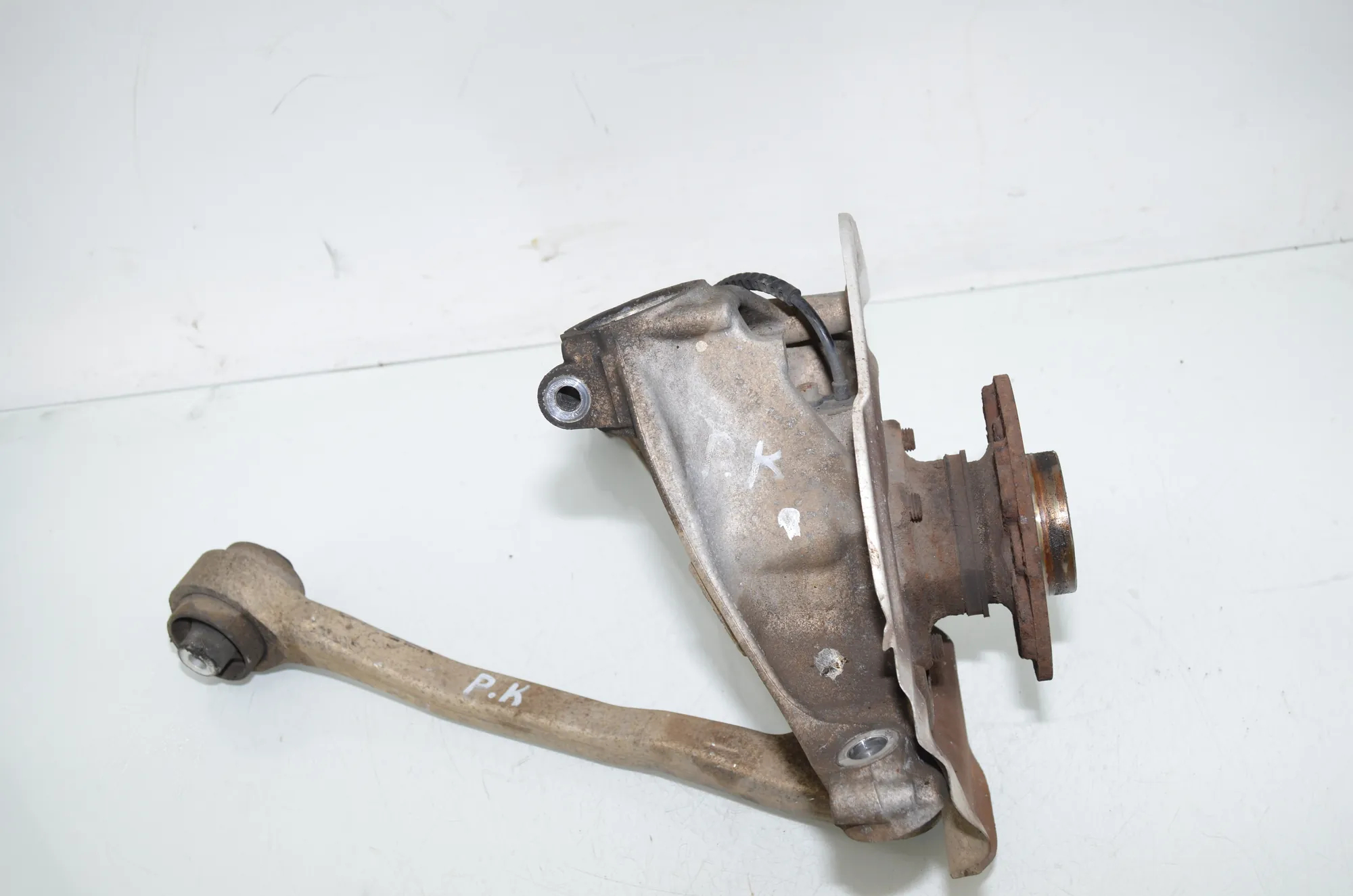 Front Left Wheel Hub – OEM 6852159 · BMW i3 (I01) s Range Extender 2019 – 2