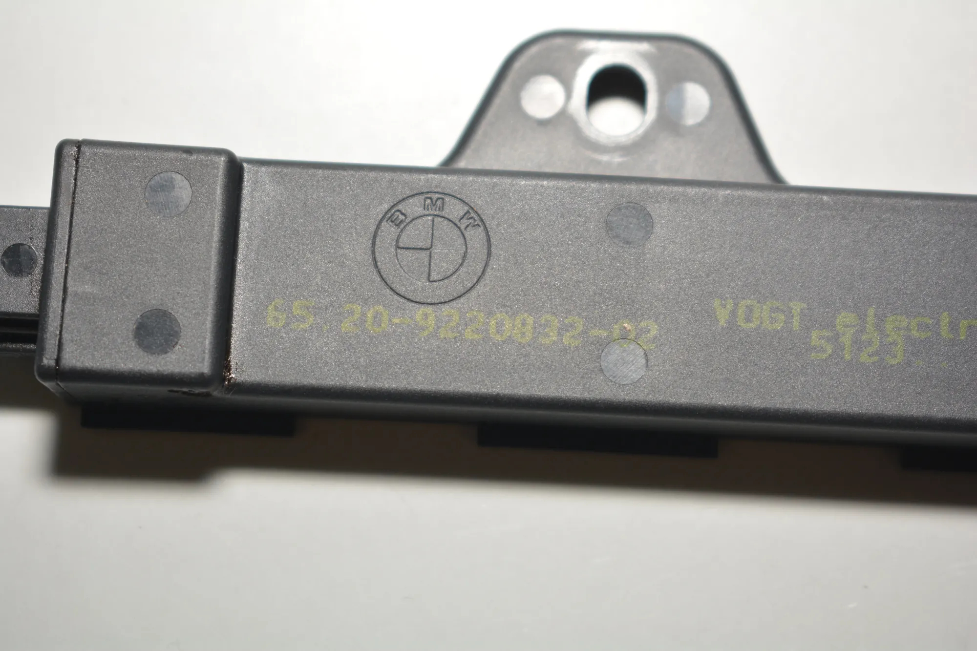 Antenna – OEM 9220832 · BMW 3 (F30, F80) 328 i xDrive 2013 – 5