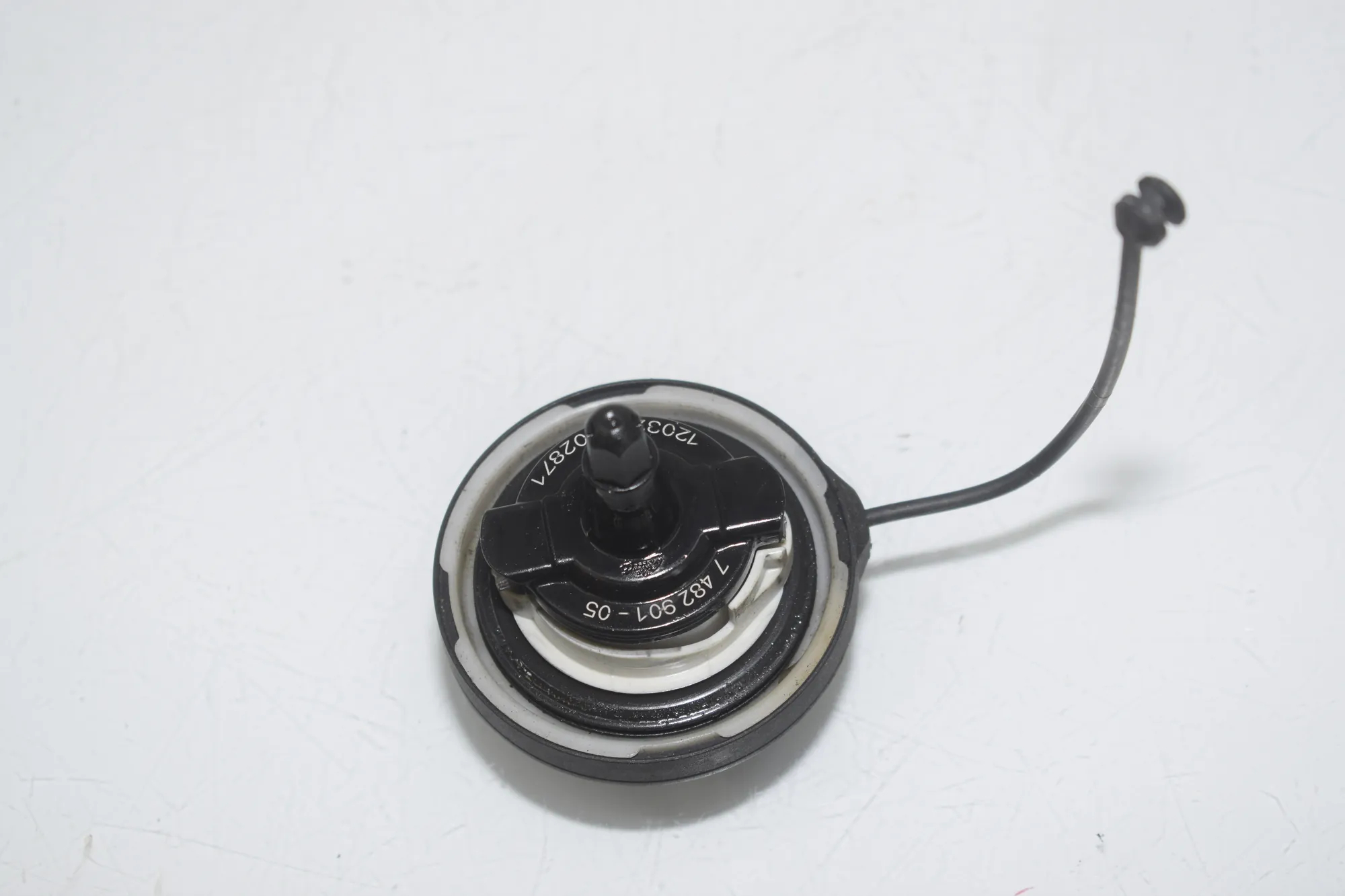 Fuel Tank Cap – OEM 7482901 · BMW 7 (G11, G12) 750 d, Ld xDrive 2016 – 3
