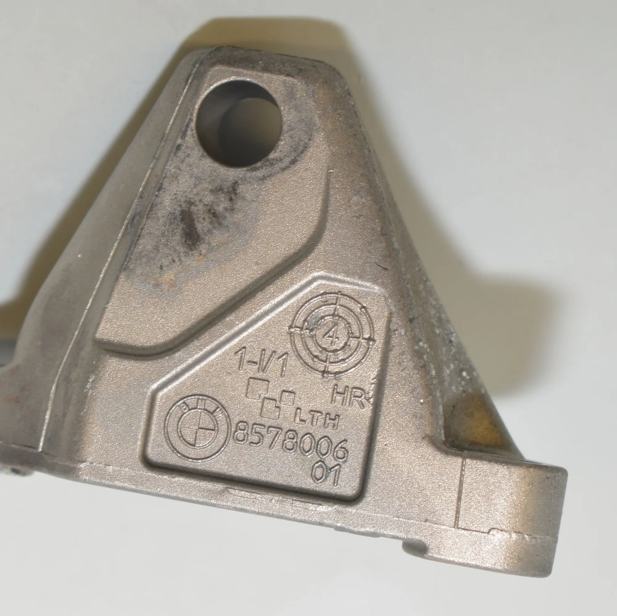 Fuel Pump Bracket – OEM 8578006 · BMW 5 (G30) (2016 -) 530 d xDrive (2016 -, 3.0 L, 195 kW) 2016 – 5