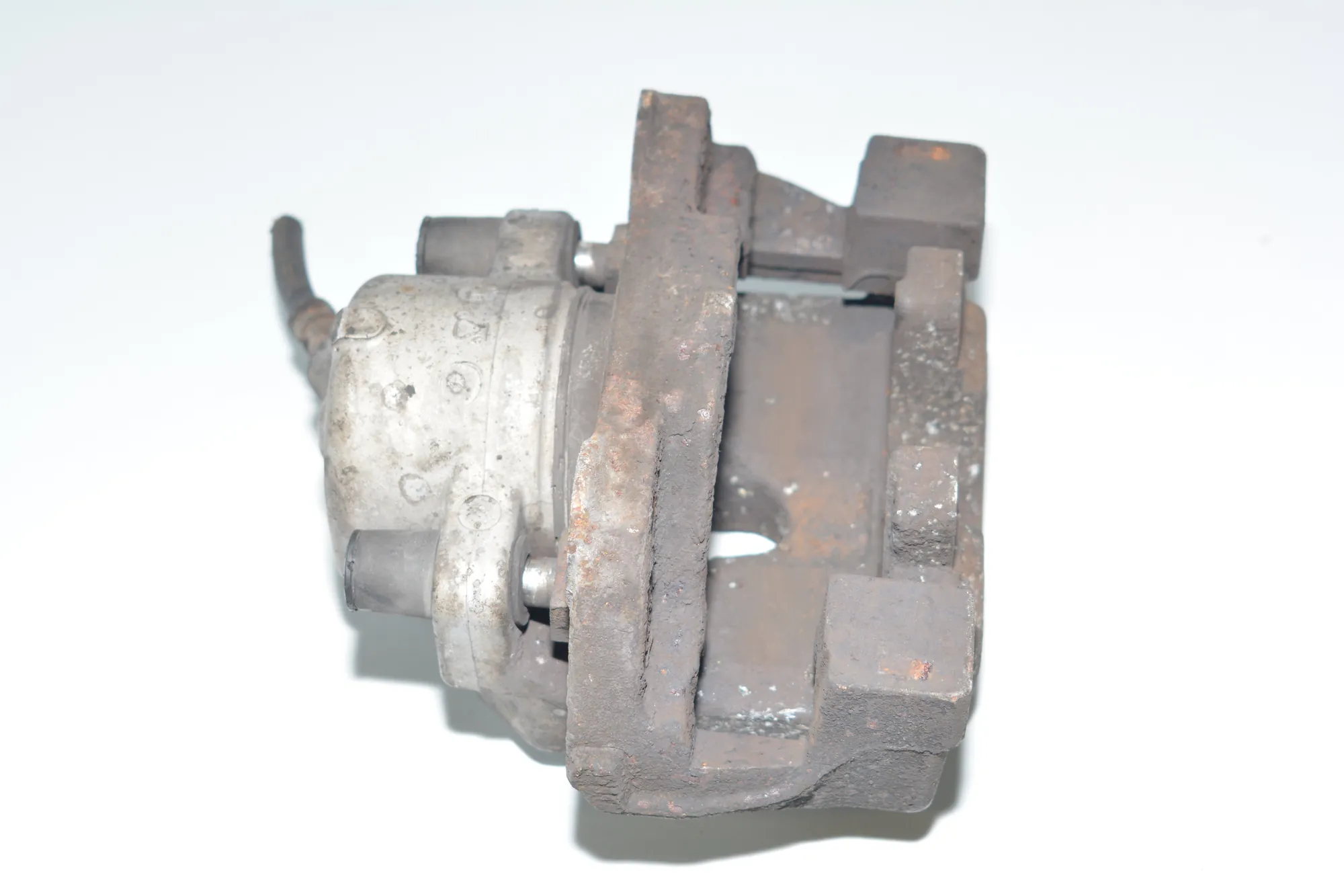 Front Left Brake Caliper · BMW 5 (E39) 525 d 2000 – 2