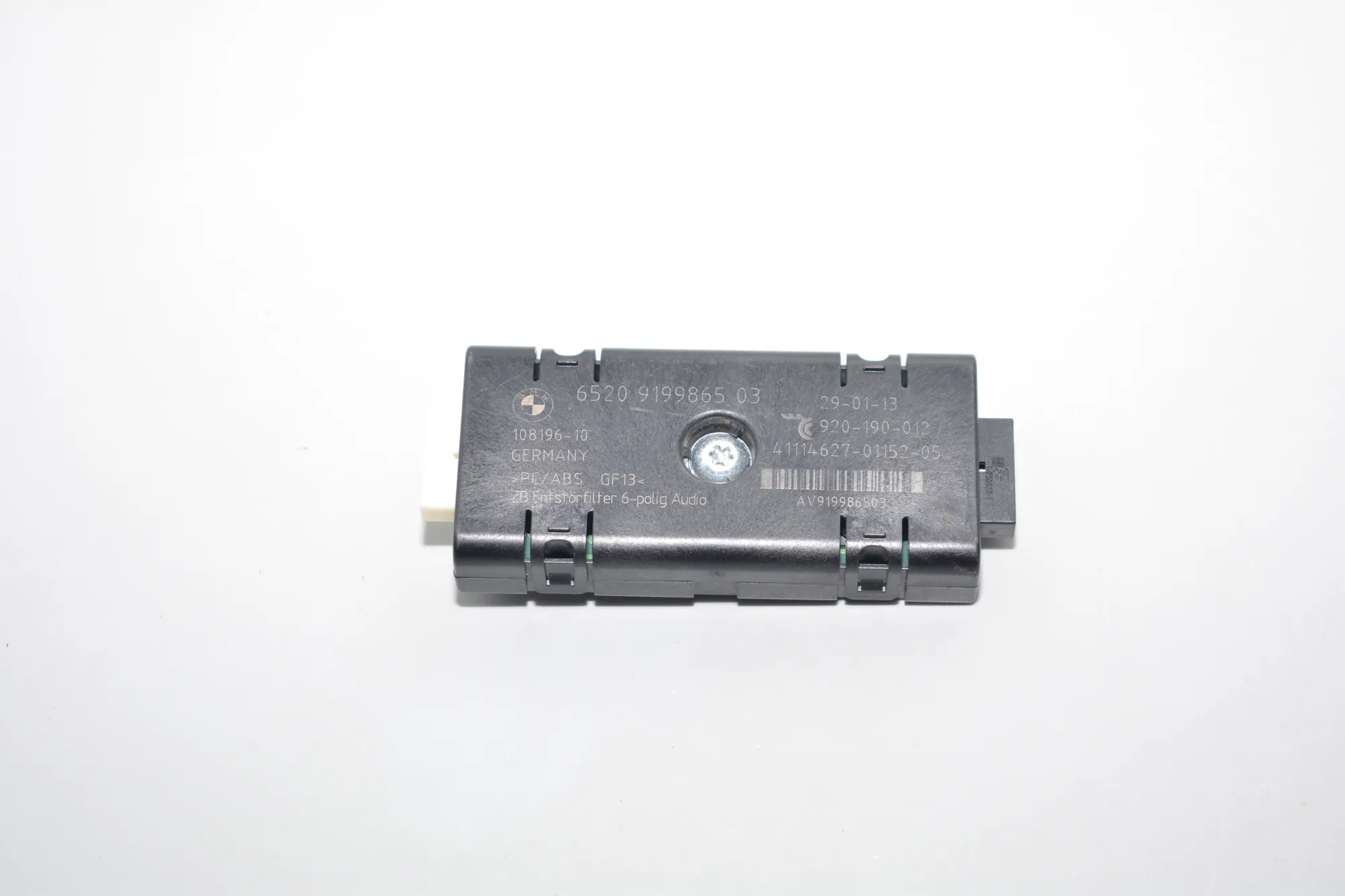 Antenna Amplifier – OEM 9199865 · BMW 5 Touring (F11) BMW 5 Touring (F11) 520 d 2010