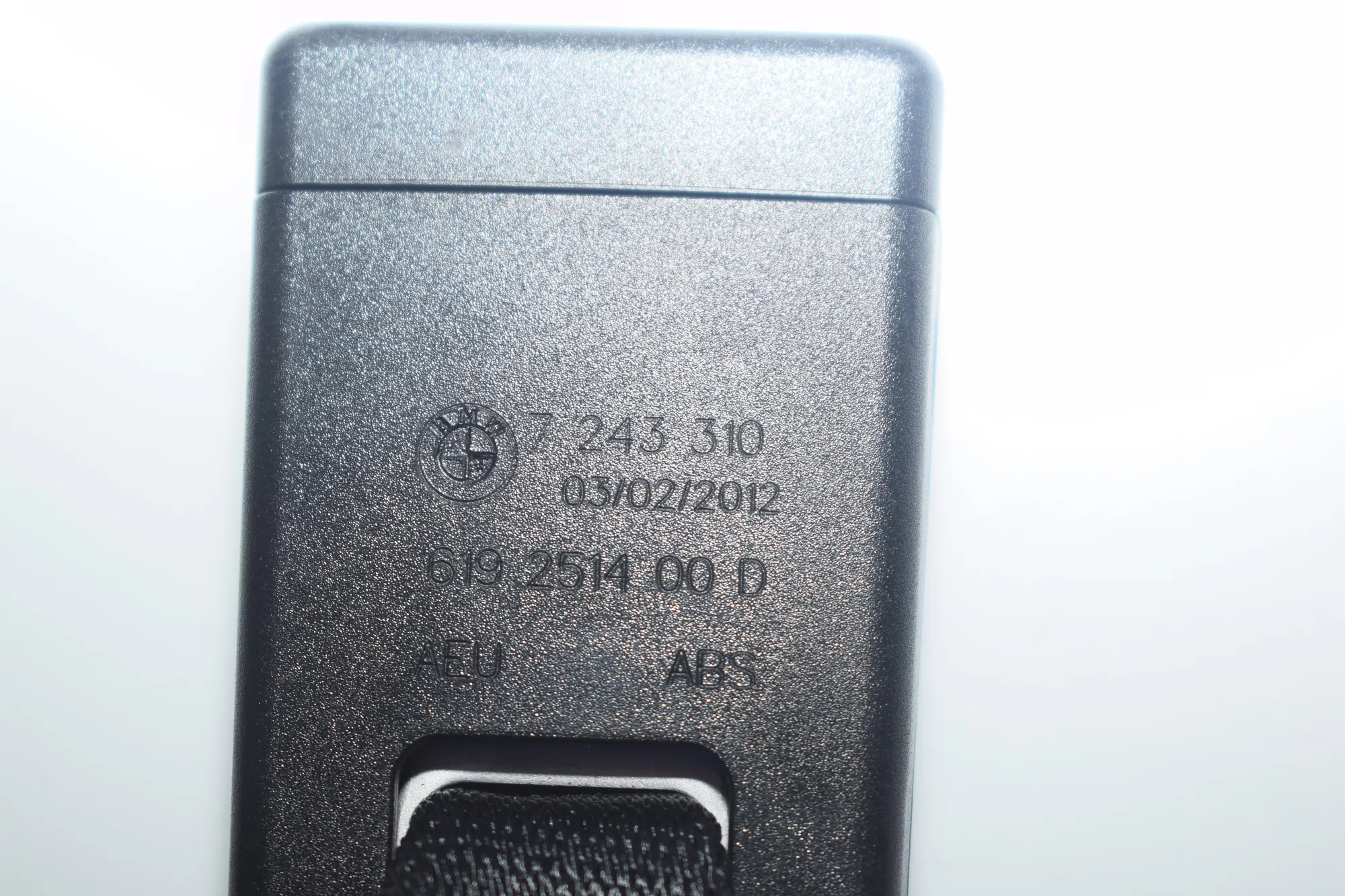 Rear Middle Seat Buckle – OEM 7243310 · BMW 3 (F30, F80) 328 i 2012 – 3