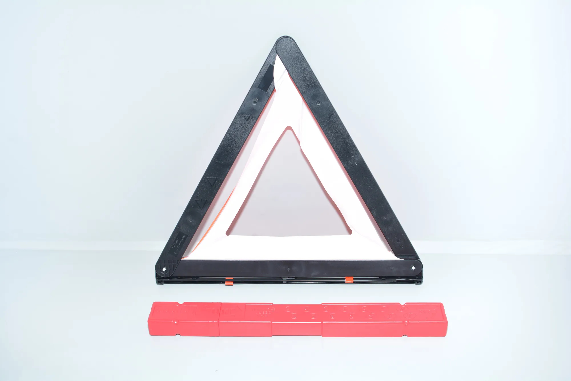 Warning Triangle – OEM 6770487 · BMW 3 (F30, F80) 330 d xDrive 2013 – 3