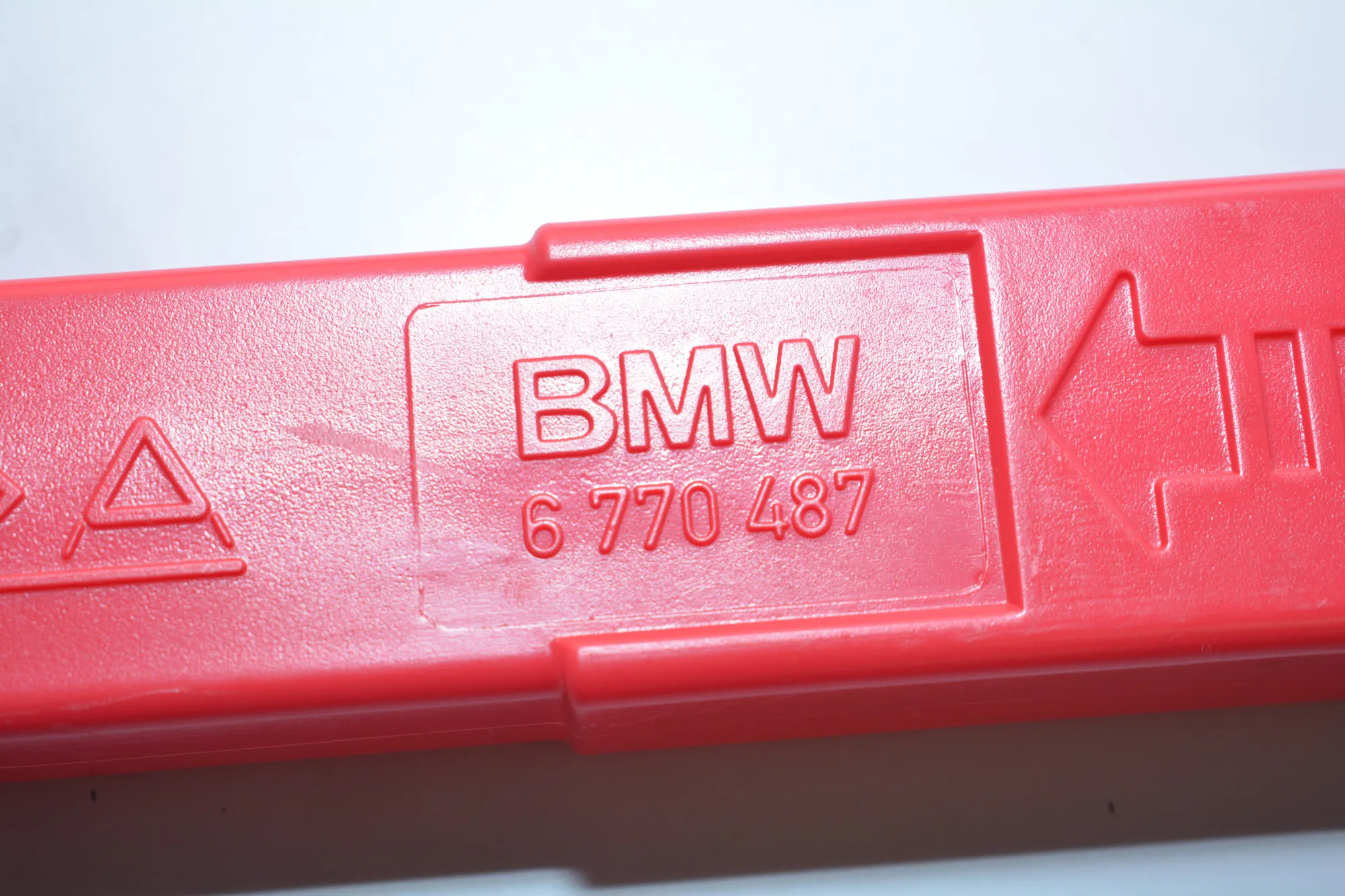 Warning Triangle – OEM 6770487 · BMW 3 (F30, F80) 330 d xDrive 2013 – 4