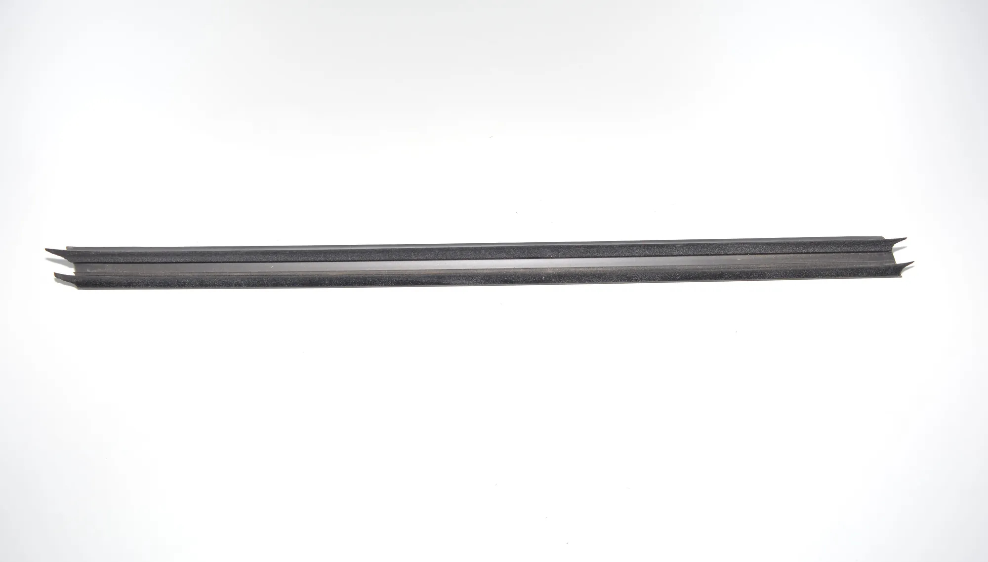Front Right Door Window Molding – OEM 7258299 · BMW 3 (F30, F80) 330 d xDrive 2013