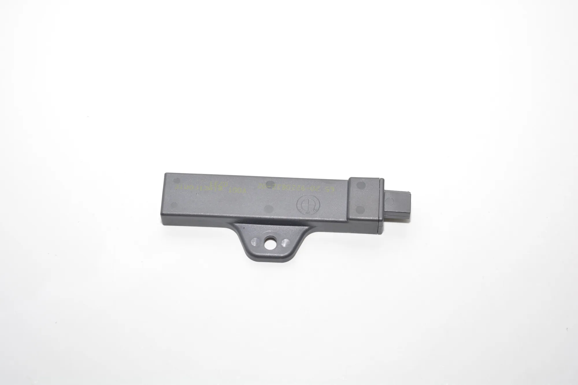 Antenna – OEM 9220832 · BMW 3 (F30, F80) 330 d xDrive 2013 – 3