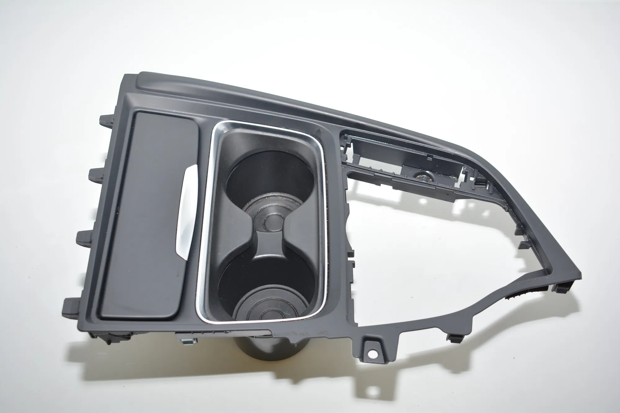 Cup Holder – OEM 9218926 · BMW 3 (F30, F80) 330 d xDrive 2013 – 2