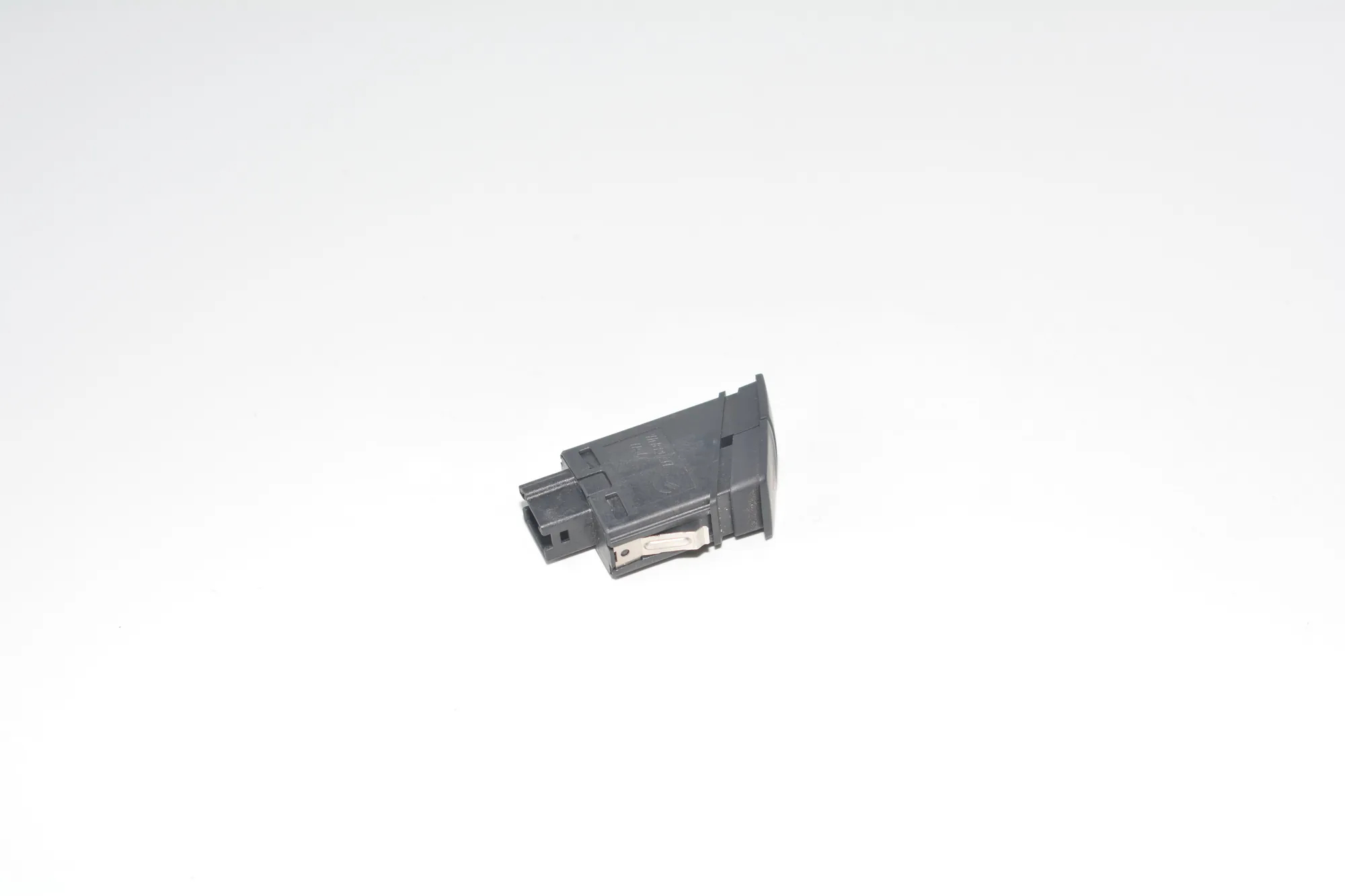 Hazard Button – OEM 9231786 · BMW 3 (F30, F80) 330 d xDrive 2013 – 3