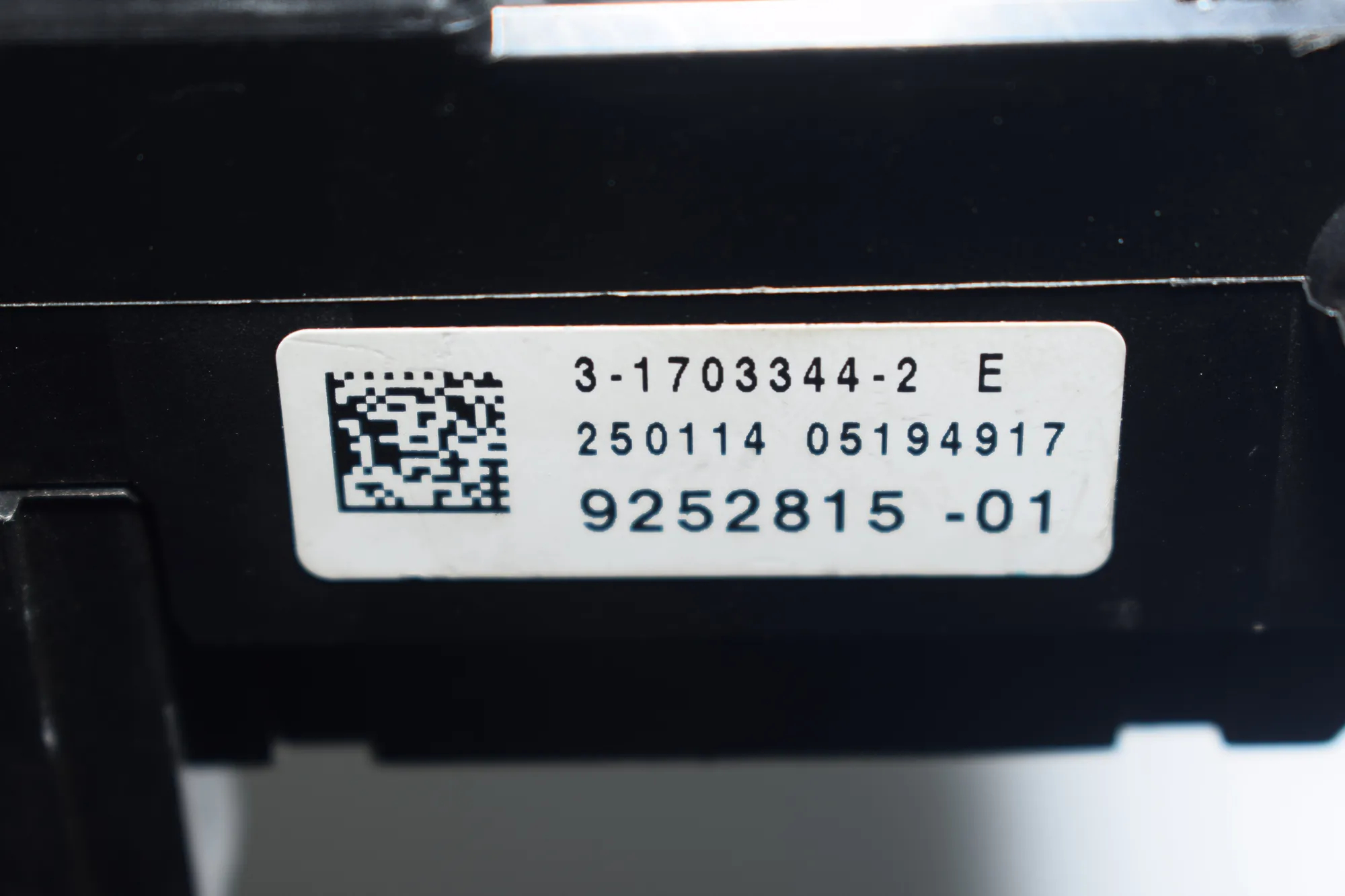Fuse Box – OEM 9252815 · BMW 5 (F10) BMW 5 (F10) 2012 – 4