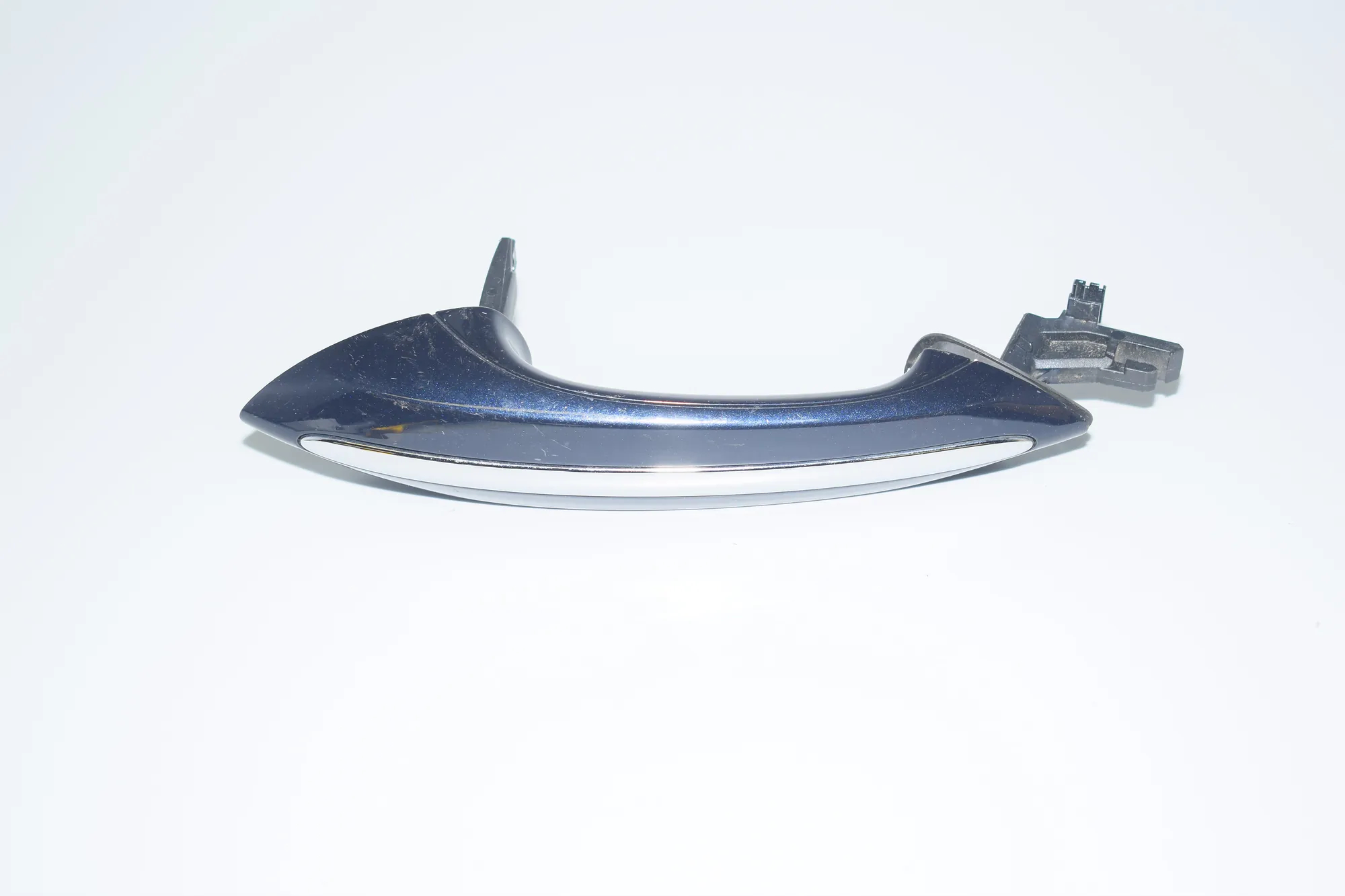 Rear Right Door Exterior Handle – OEM 7211194 · BMW 5 (F10) BMW 5 (F10) 2012