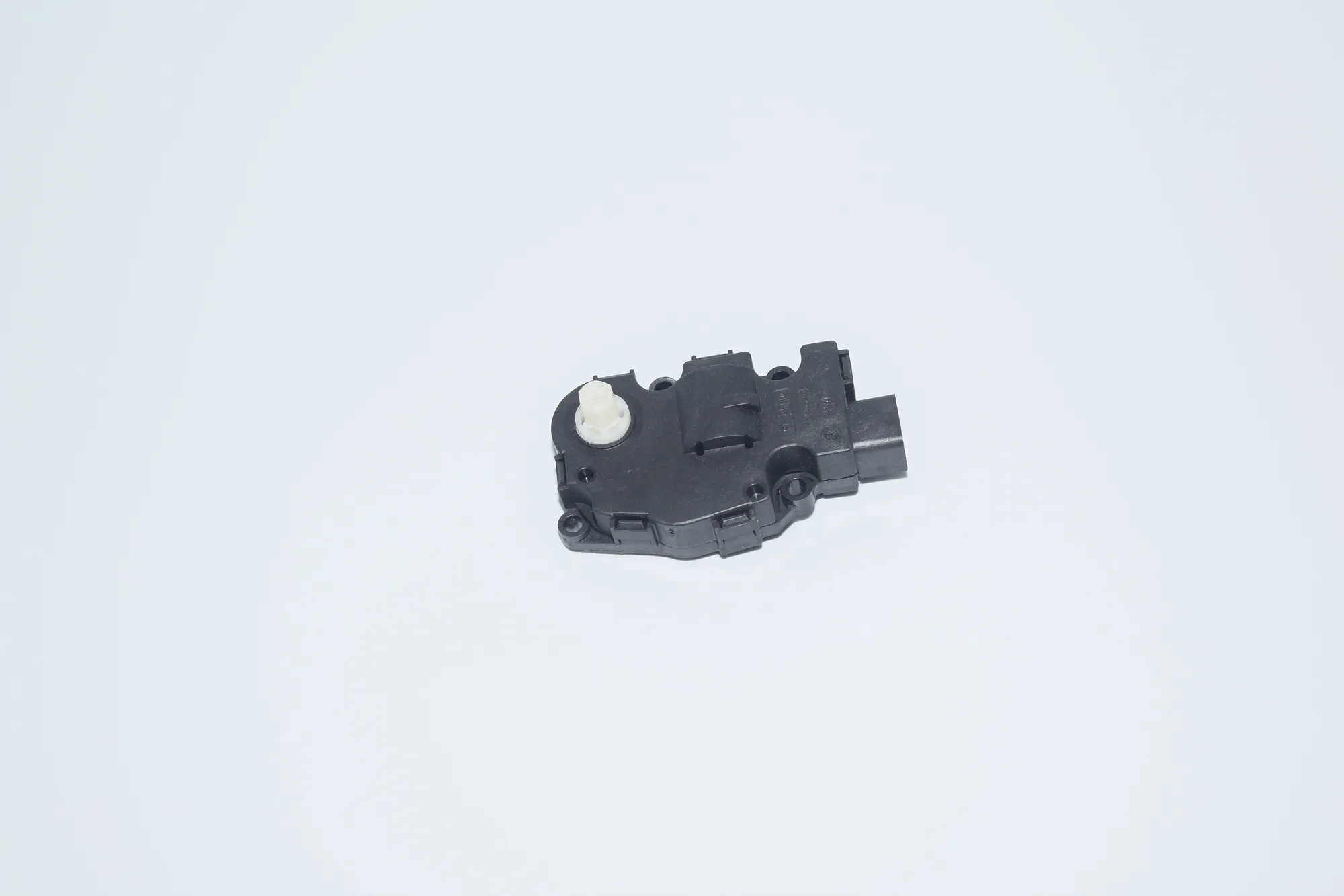 Interior Heater Flap Motor Actuator – OEM 412650750 · BMW 3 (F30, F80) BMW 3 (F30, F80) 2015