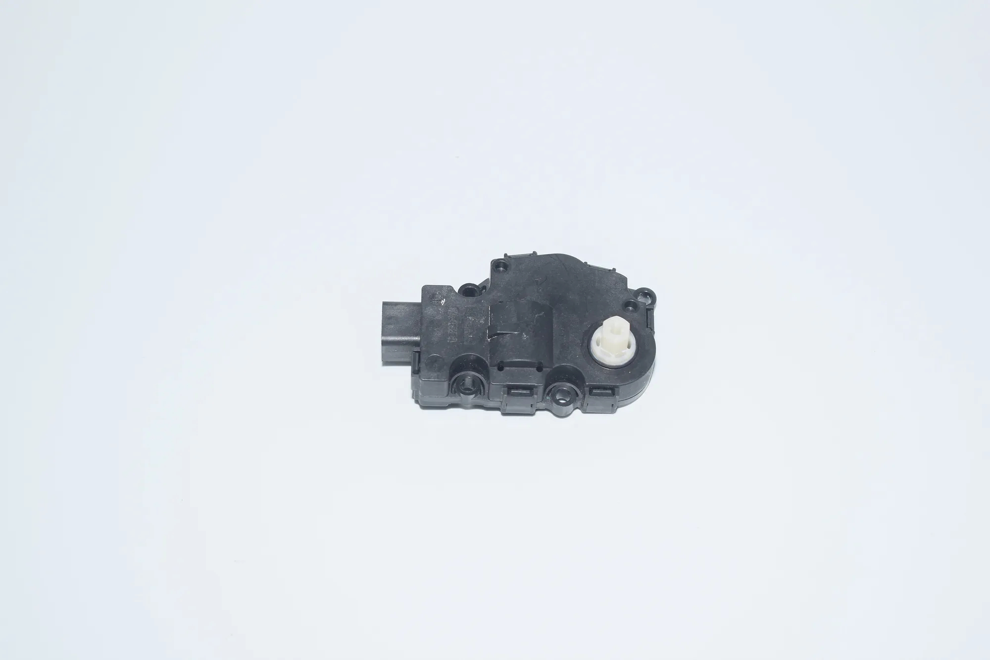Interior Heater Flap Motor Actuator – OEM 410475520 · BMW 3 (F30, F80) BMW 3 (F30, F80) 2015 – 2