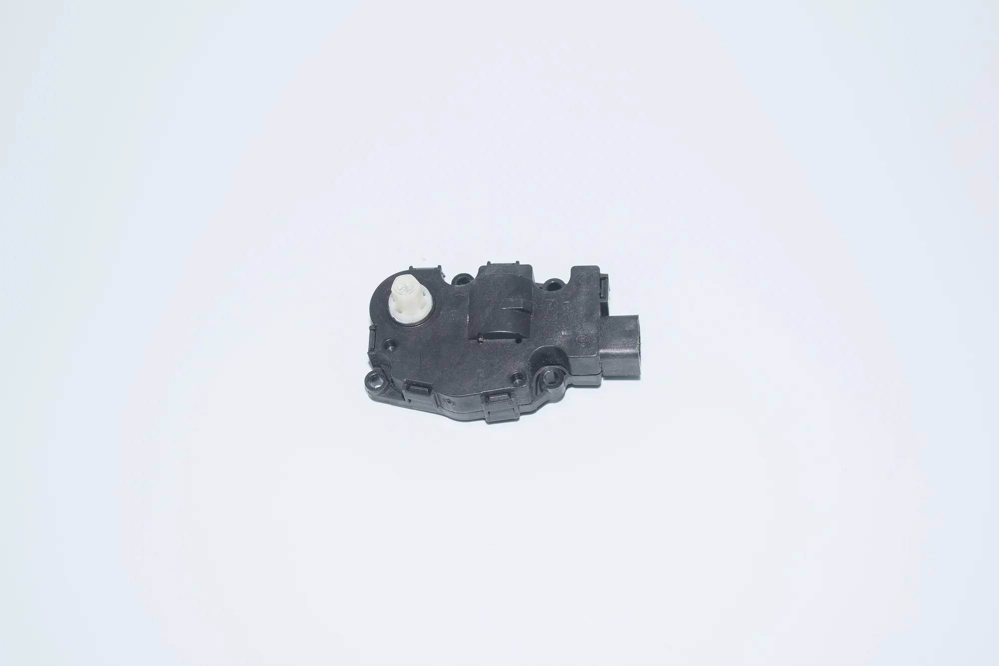 Interior Heater Flap Motor Actuator – OEM 41075520 · BMW 3 (F30, F80) BMW 3 (F30, F80) 2015