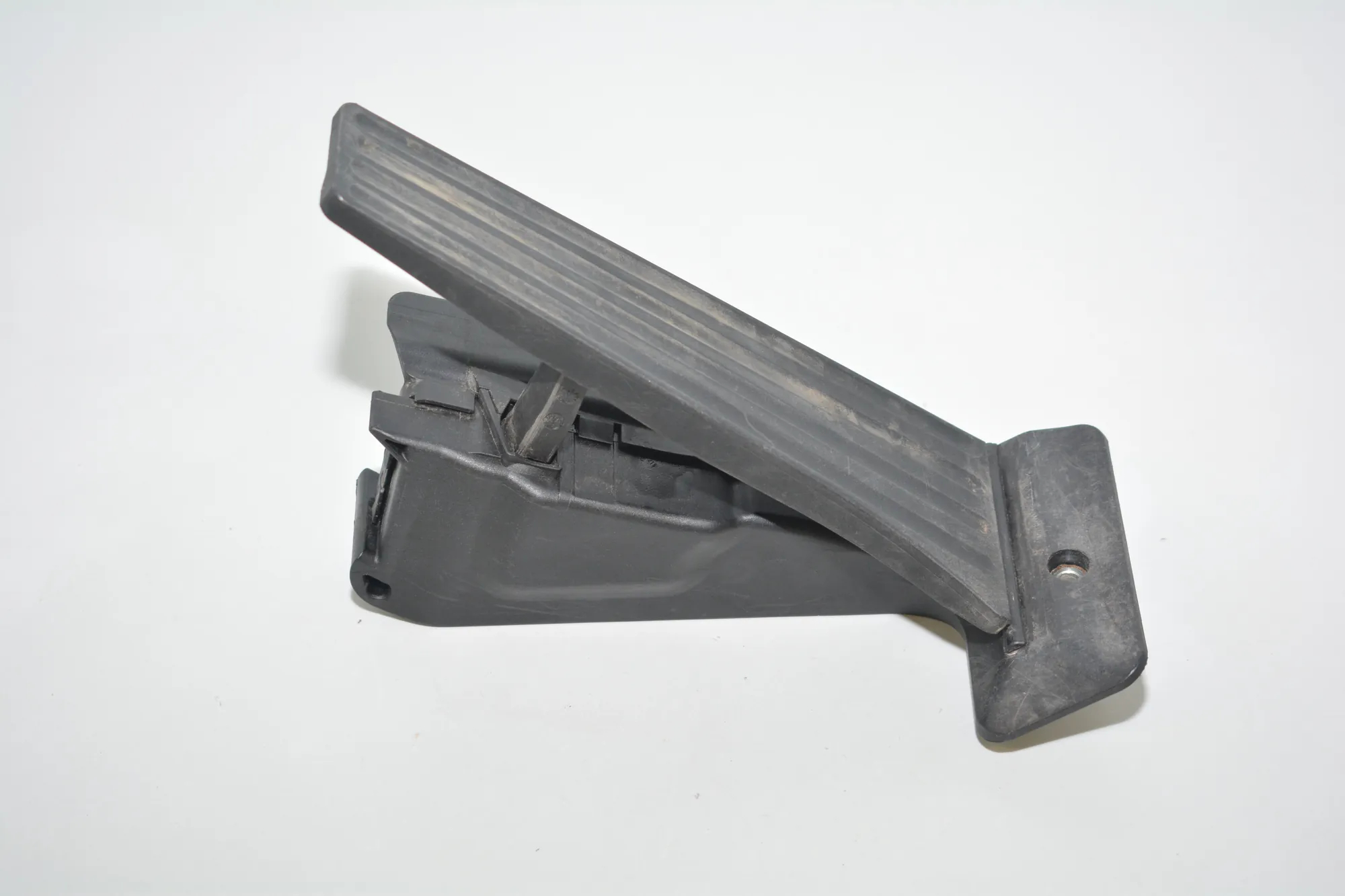 Throttle Pedal – OEM 6853175 · BMW 3 (F30, F80) 330 d xDrive 2013 – 2