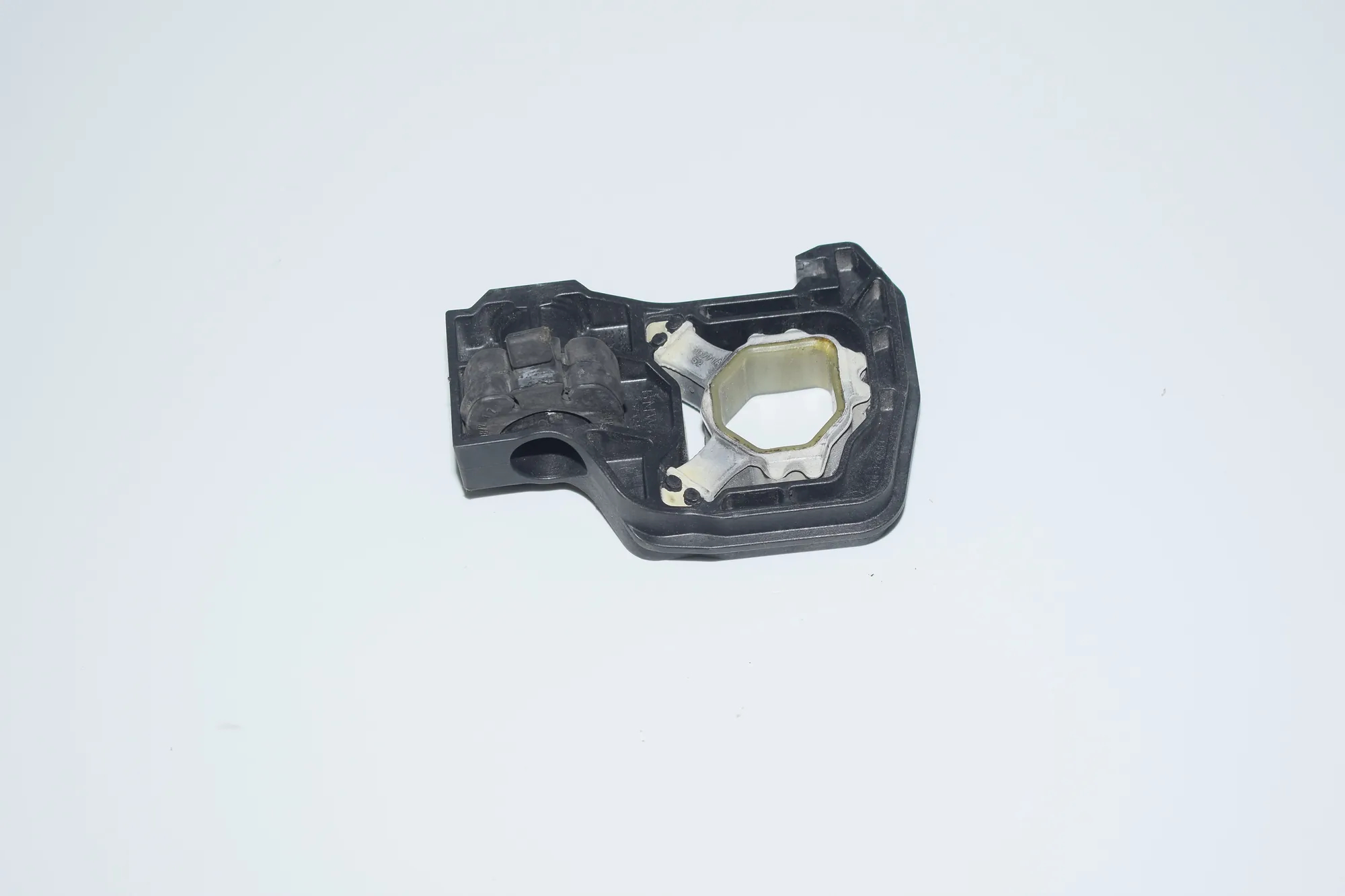 Radiator Holder – OEM 7575247 · BMW 5 Touring (F11) BMW 5 Touring (F11) 2012 – 2
