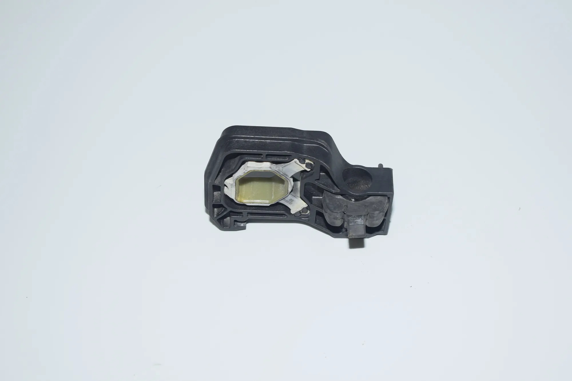 Radiator Holder – OEM 7575247 · BMW 5 Touring (F11) BMW 5 Touring (F11) 2012 – 3