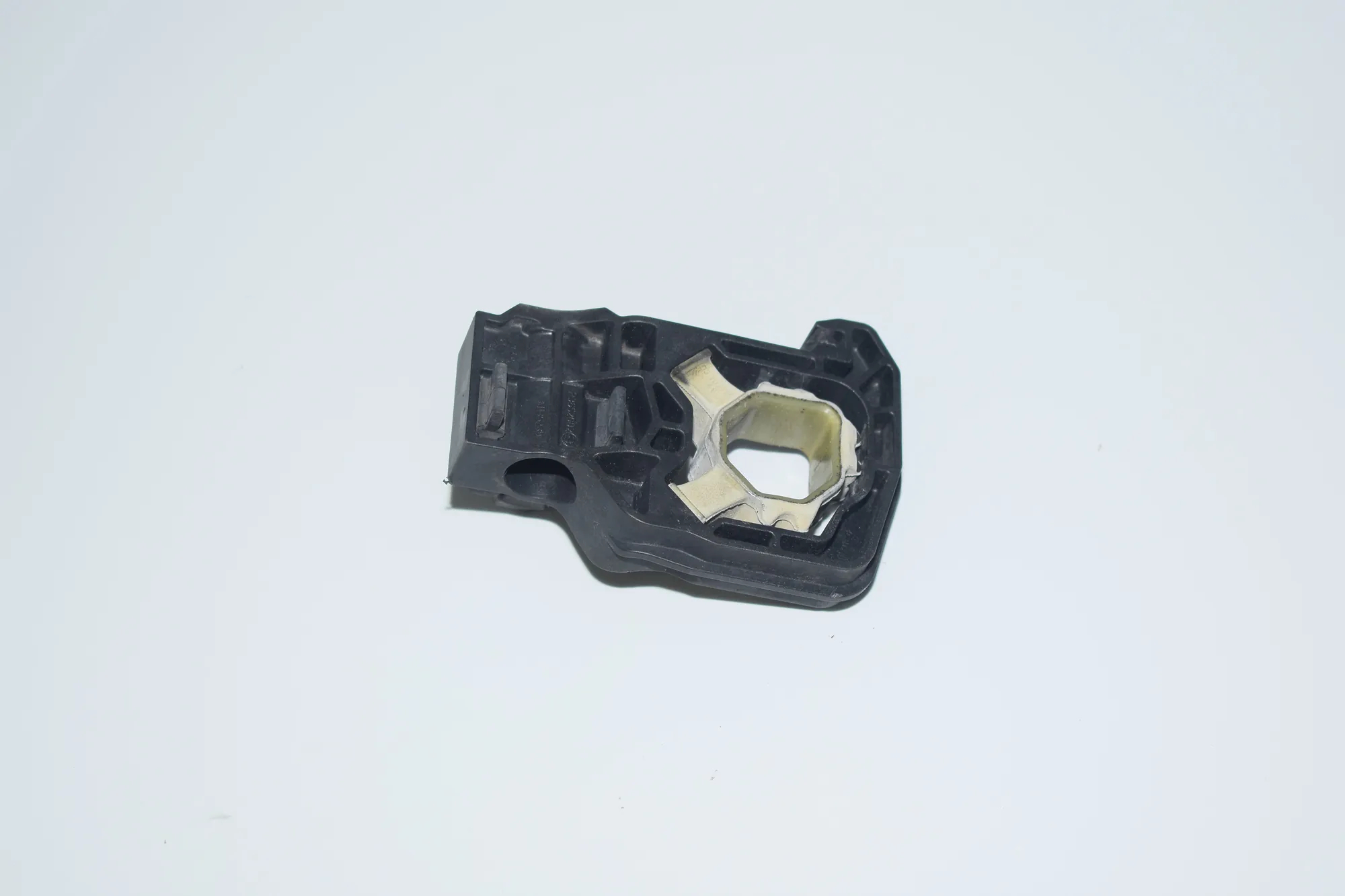 Radiator Holder – OEM 7575248 · BMW 5 Touring (F11) BMW 5 Touring (F11) 2012 – 3