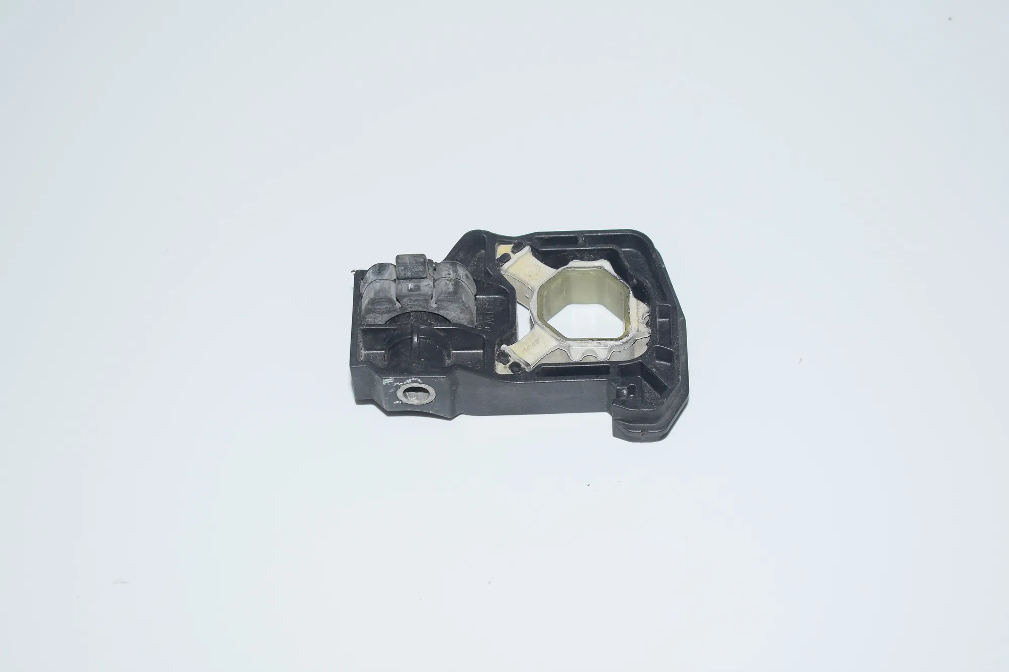 Radiator Holder – OEM 7575248 · BMW 5 Touring (F11) BMW 5 Touring (F11) 2012