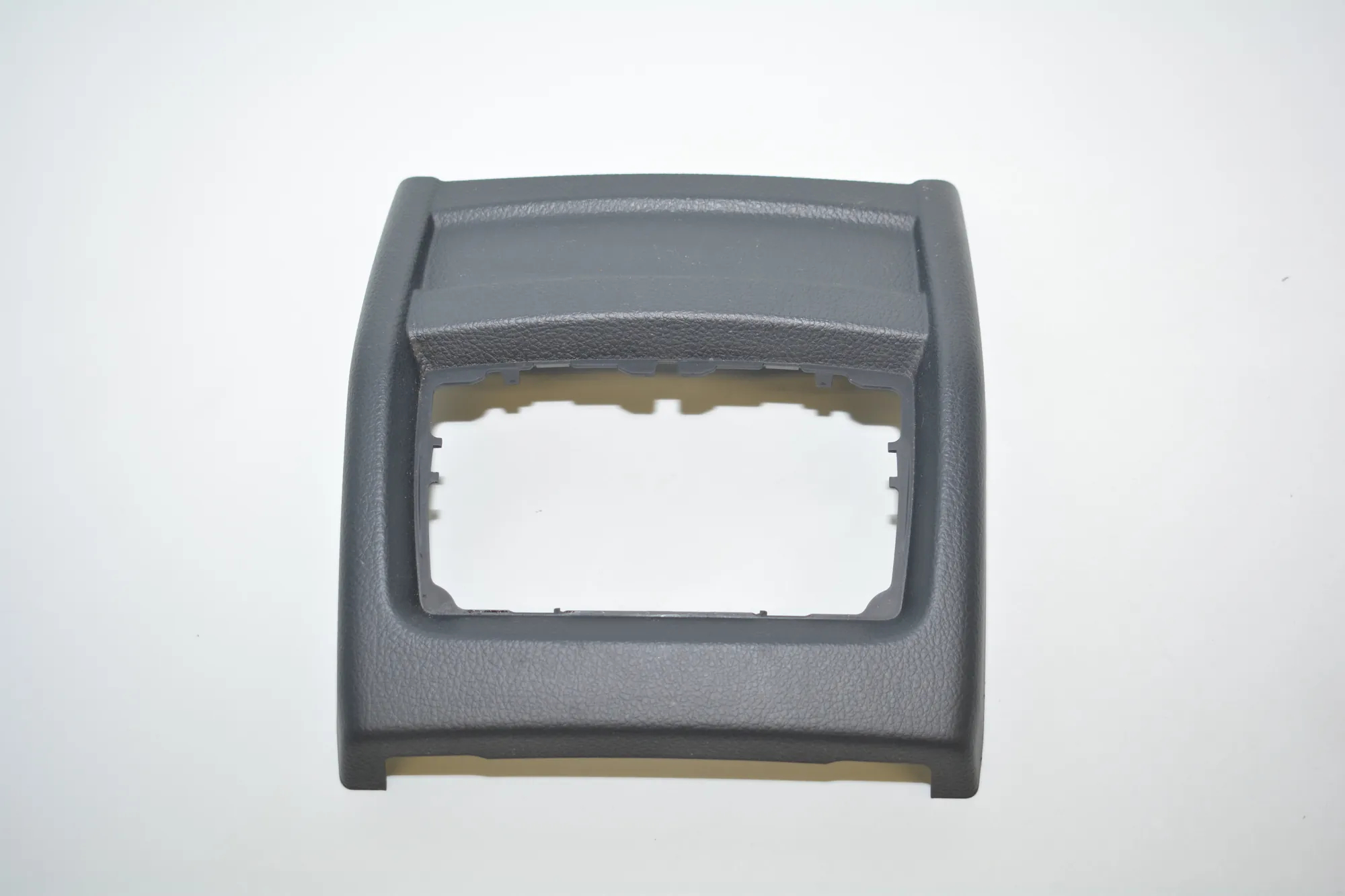 Center Console Trim – OEM 9218908 · BMW 3 (F30, F80) 330 d xDrive 2013 – 2