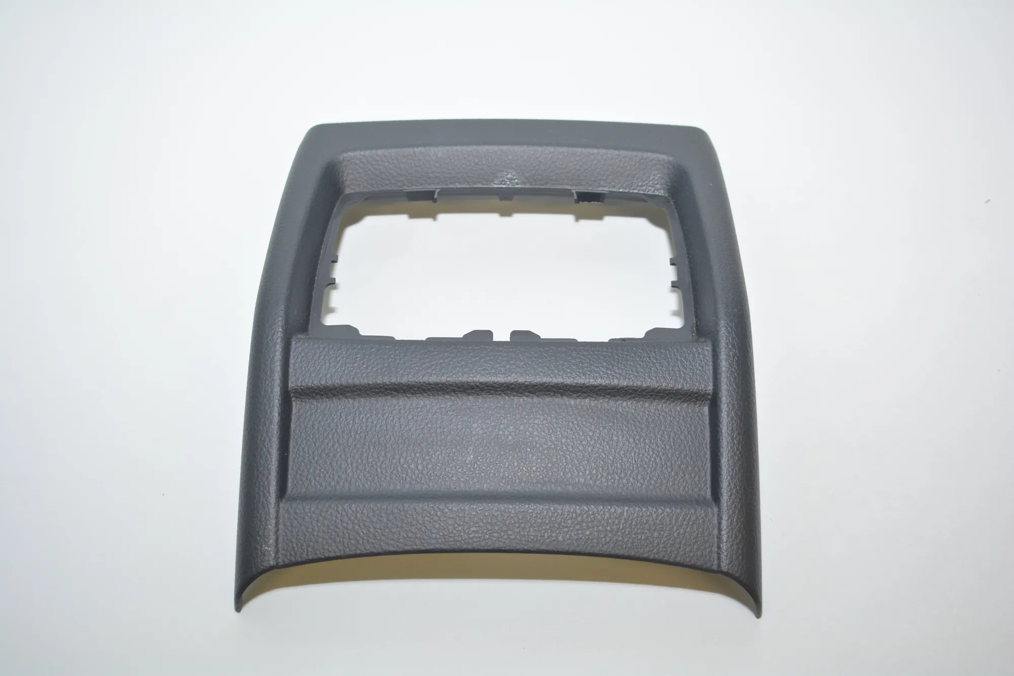 Center Console Trim – OEM 9218908 · BMW 3 (F30, F80) 330 d xDrive 2013