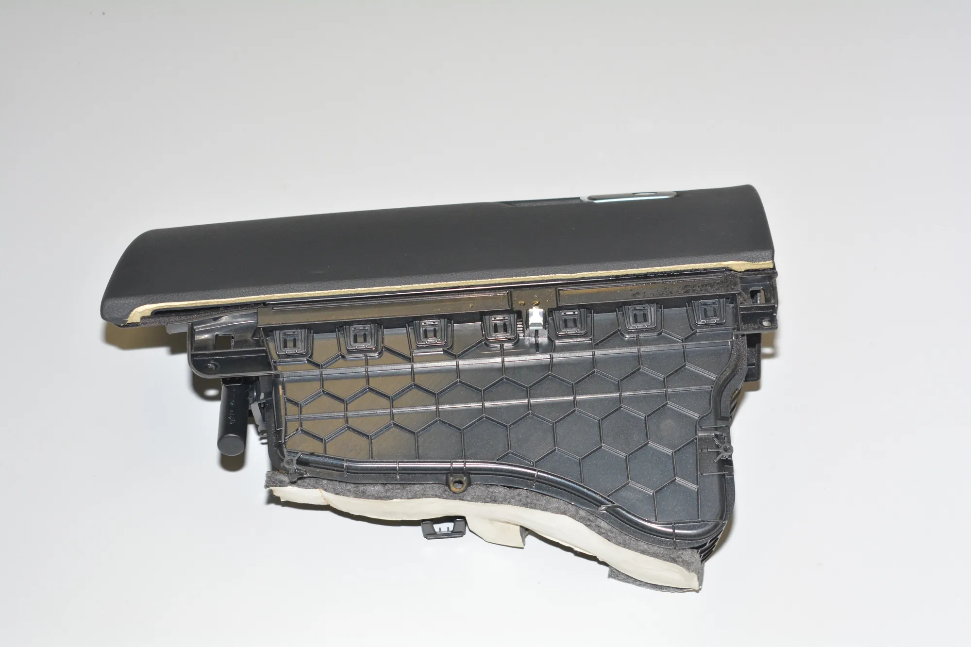 Glove Compartment – OEM 9228284 · BMW 3 (F30, F80) 330 d xDrive 2013 – 3