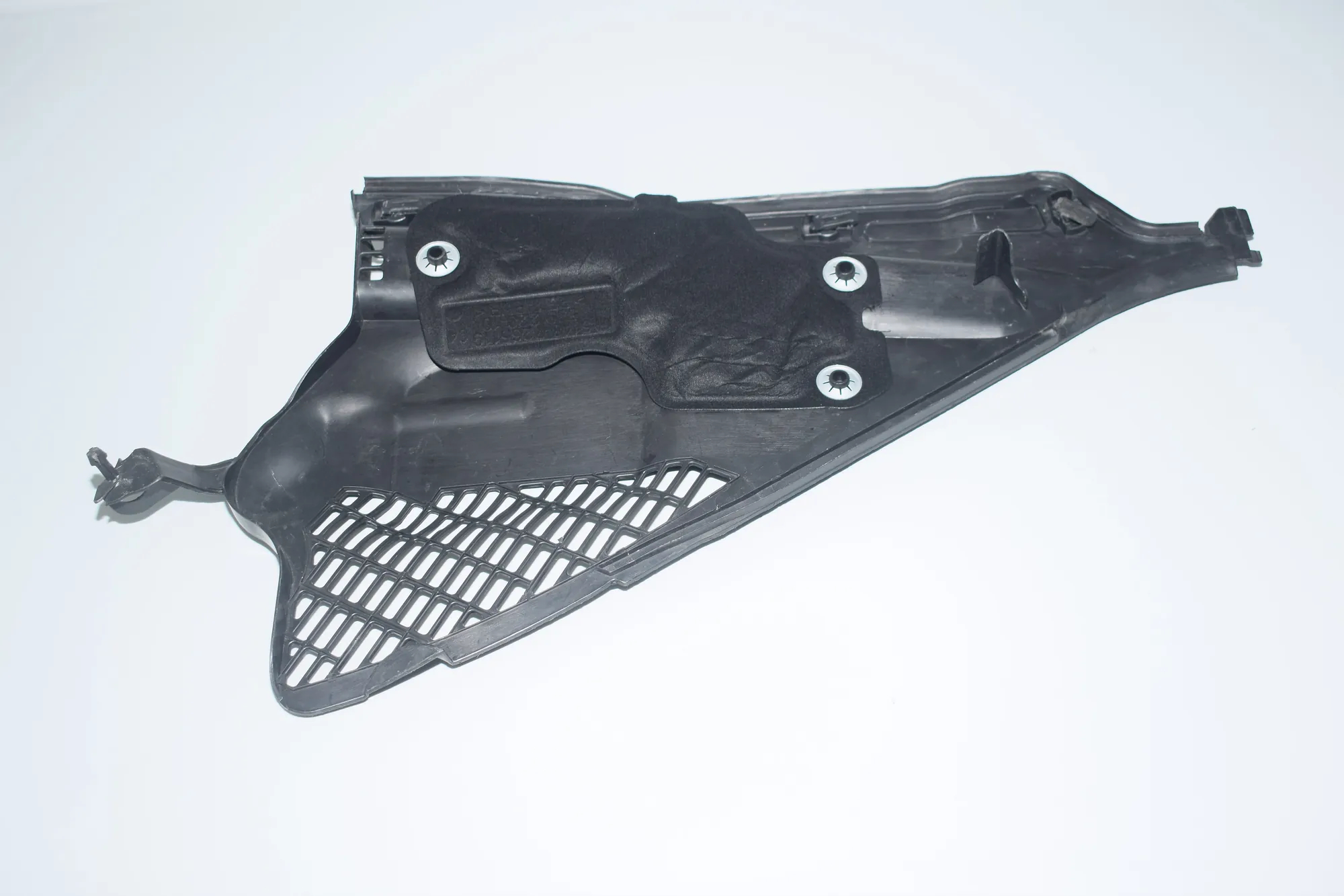 Front Wiper Cowl Trim – OEM 9206486 · BMW 3 (F30, F80) BMW 3 (F30, F80) 2014 – 3