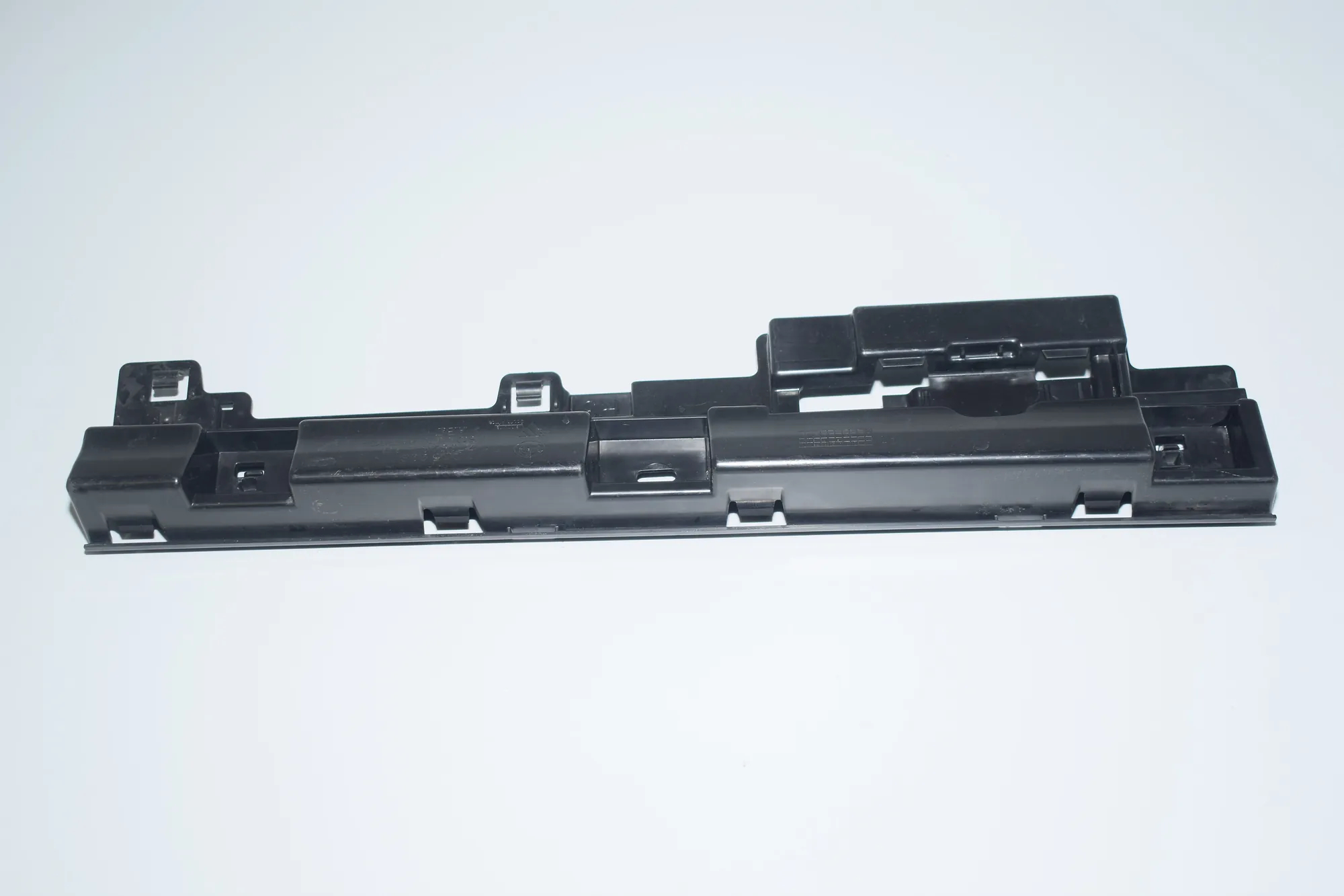 Sideskirt Bracket – OEM 7256918 · BMW 3 (F30, F80) BMW 3 (F30, F80) 2015 – 3