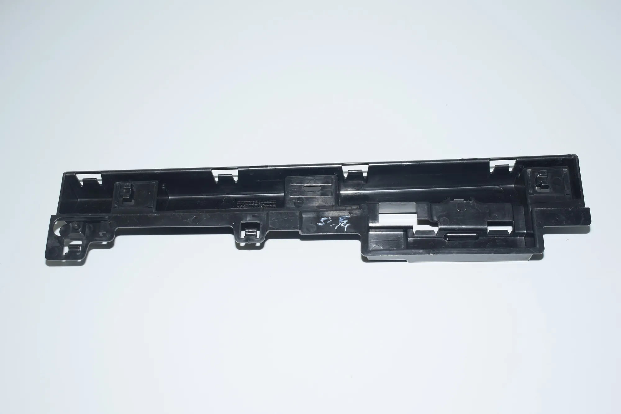 Sideskirt Bracket – OEM 7256918 · BMW 3 (F30, F80) BMW 3 (F30, F80) 2015 – 2