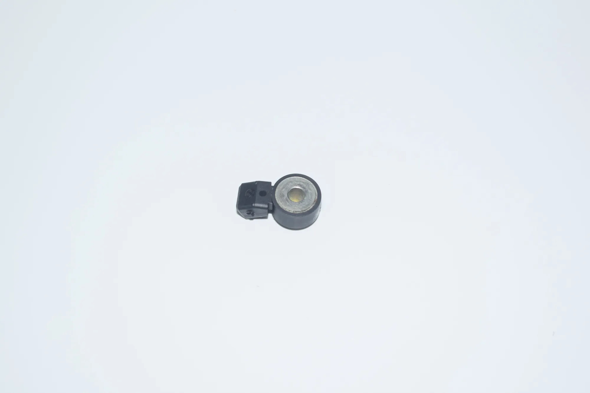 Engine Knock Sensor – OEM 7598861 · BMW 7 (F01, F02) BMW 7 (F01, F02) 750 i 2012 – 3