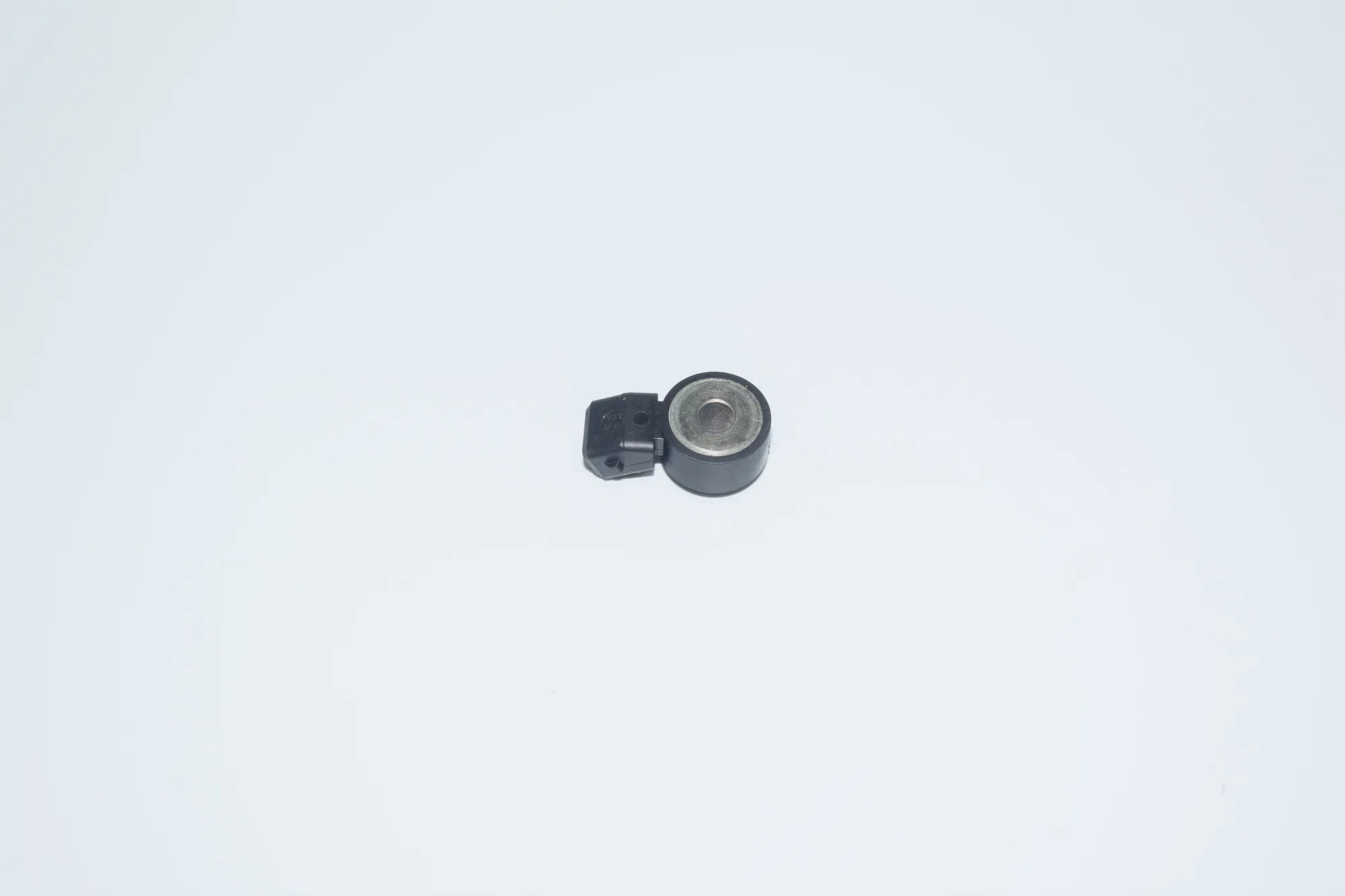 Engine Knock Sensor – OEM 7598861 · BMW 7 (F01, F02) BMW 7 (F01, F02) 750 i 2012 – 3