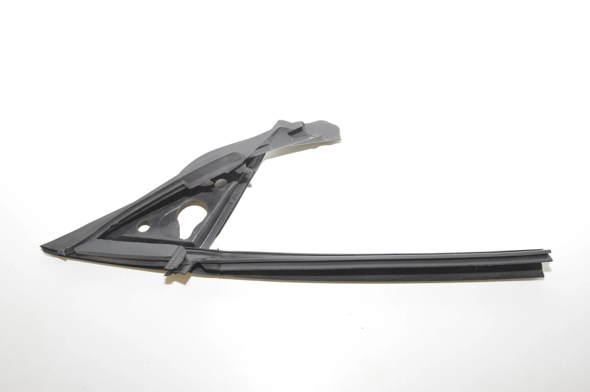 Front Left Door Seal Rubber – OEM 7310193 · BMW 4 Gran Coupe (F36) BMW 4 Gran Coupe (F36) 440 i 2018